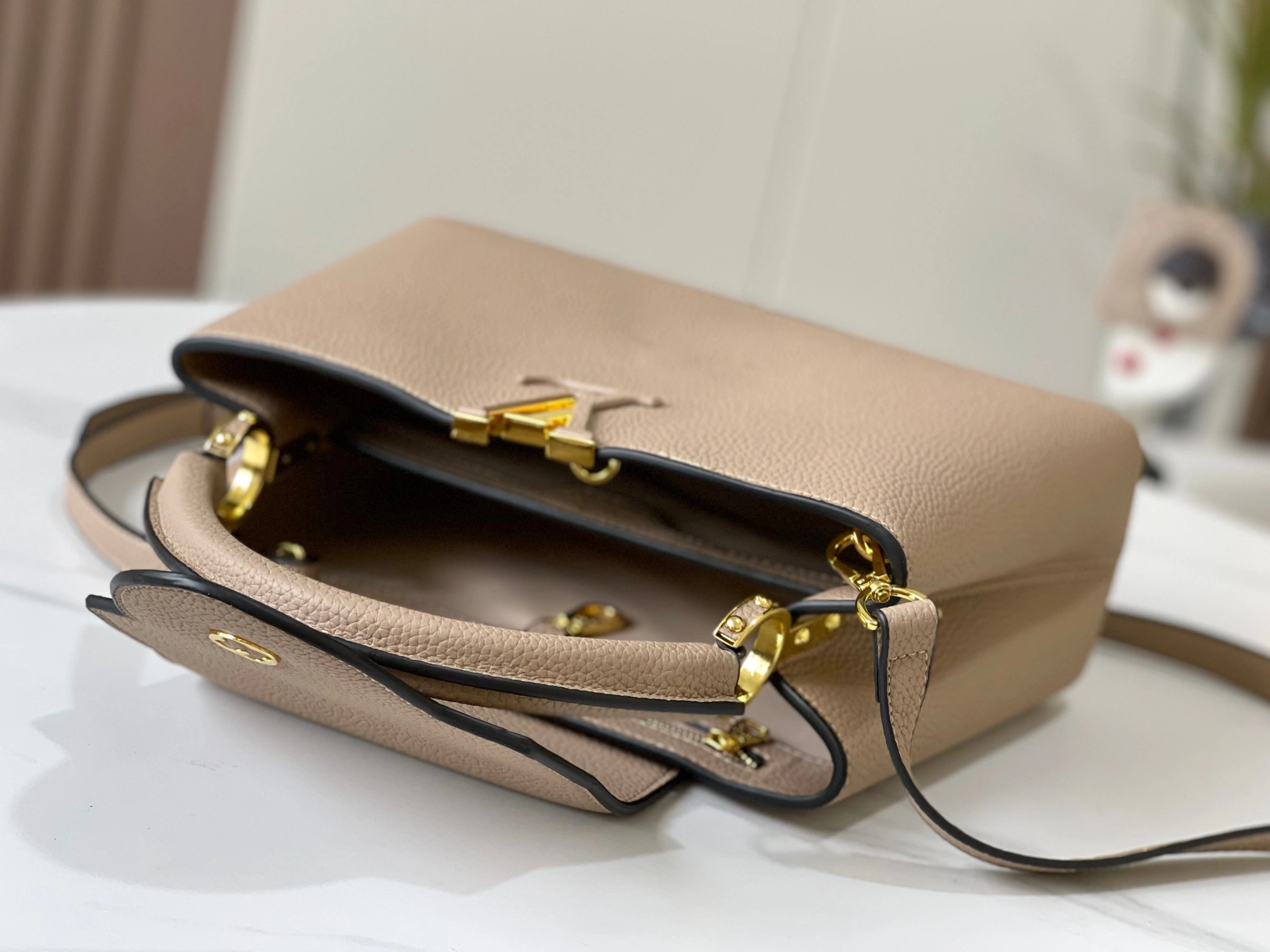 Stylish 7965 Louis Vuitton AAA Quality Messenger Bags For Women
