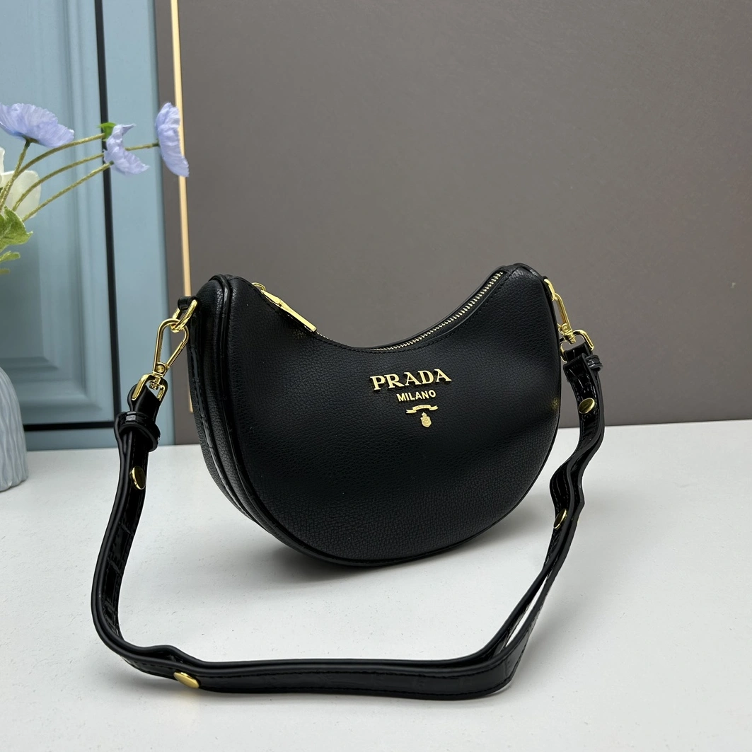Stylish 7995 Prada AAA Quality Messenger Bags For Women