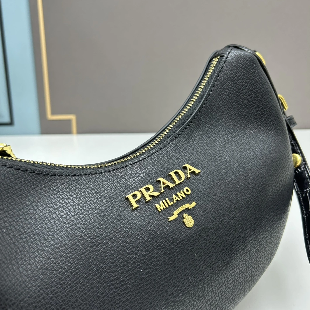 Stylish 7995 Prada AAA Quality Messenger Bags For Women