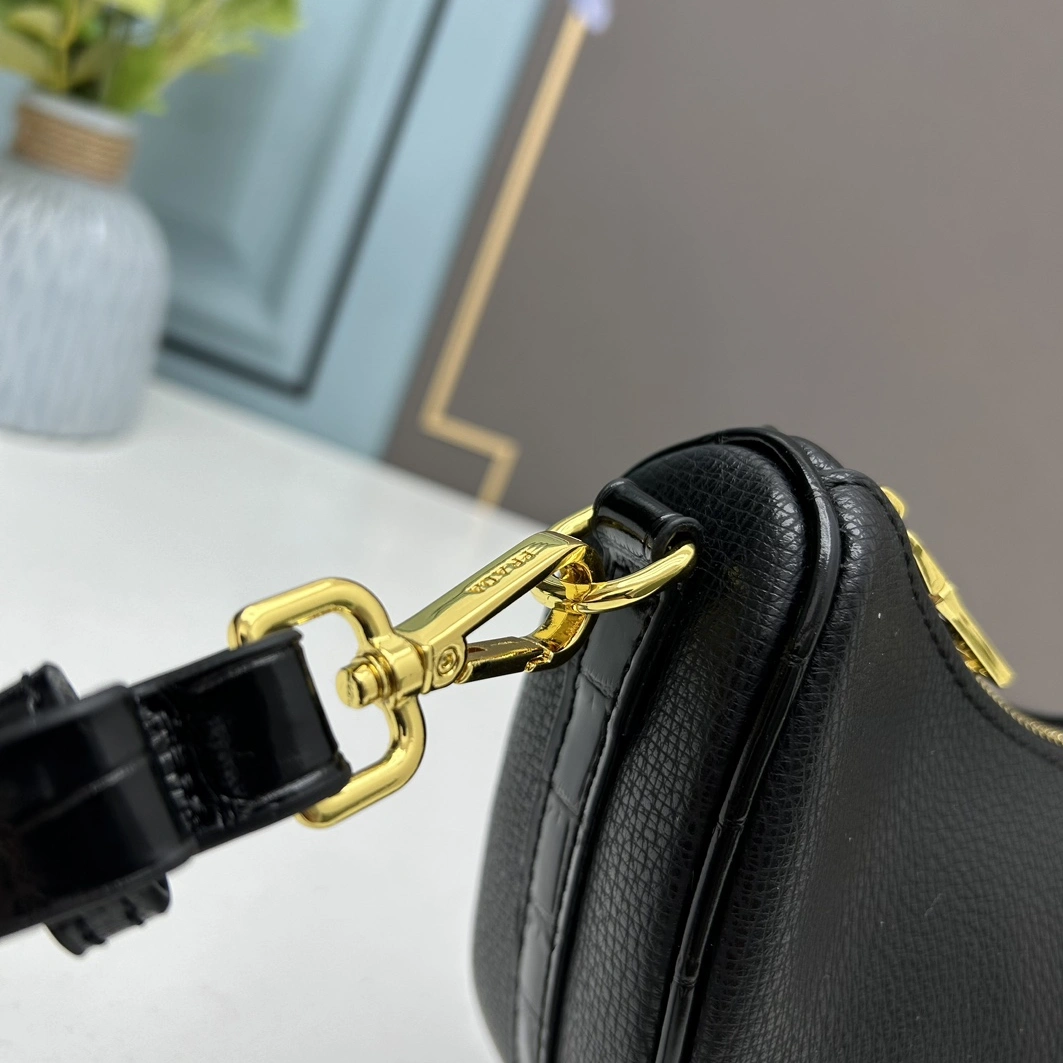 Stylish 7995 Prada AAA Quality Messenger Bags For Women