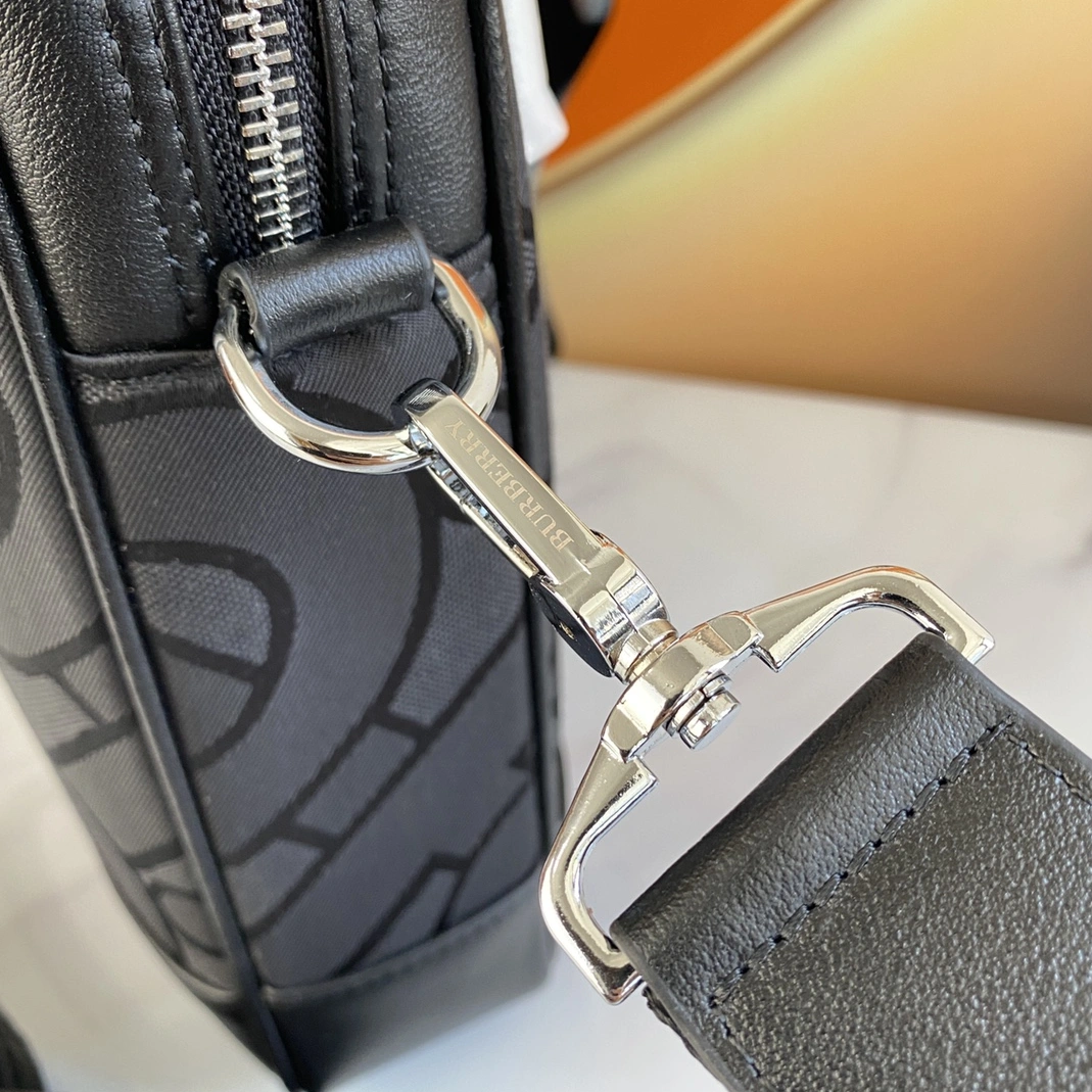 Stylish 8079 Burberry AAA Man Handbags