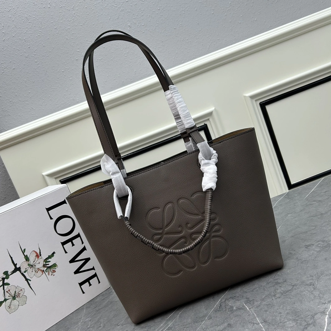 Stylish 8249 LOEWE AAA Quality Handbags For Women