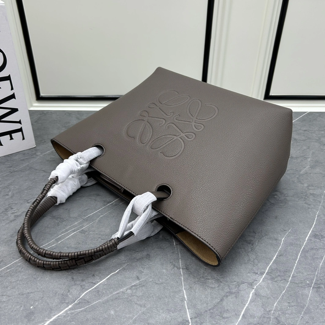 Stylish 8249 LOEWE AAA Quality Handbags For Women