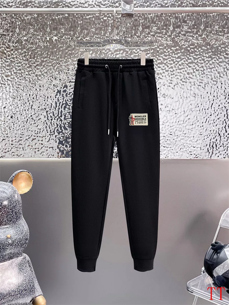 Stylish 8422 Moncler Tracksuits Long Sleeved For Men
