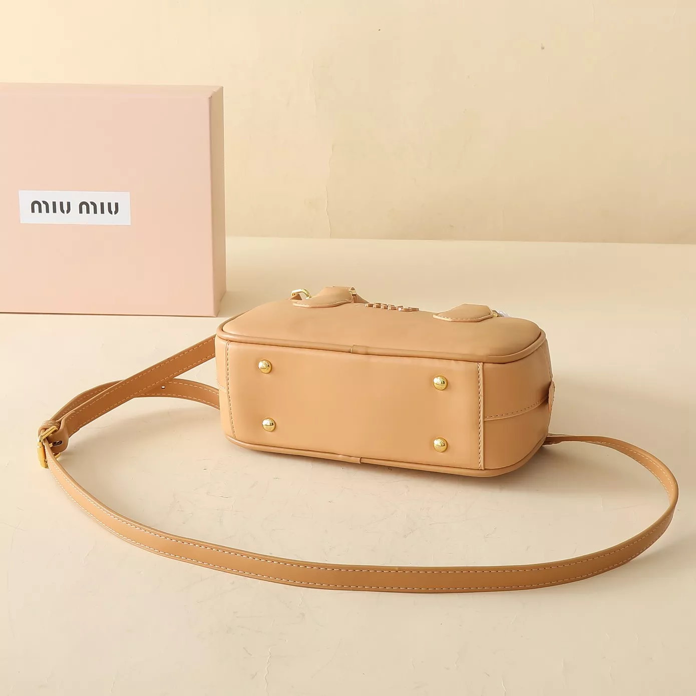 Stylish 8500 MIU MIU AAA Quality Handbags For Women