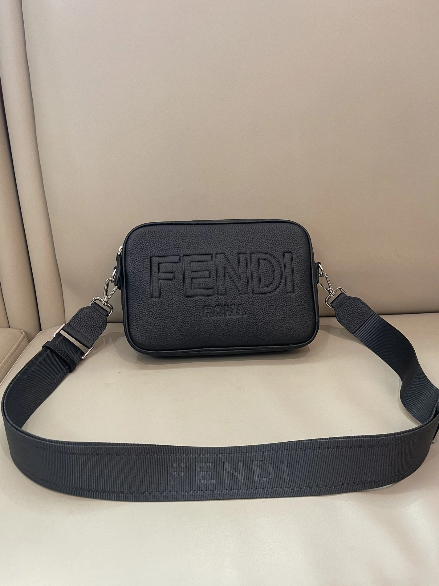 Stylish 8650 Fendi AAA Man Messenger Bags