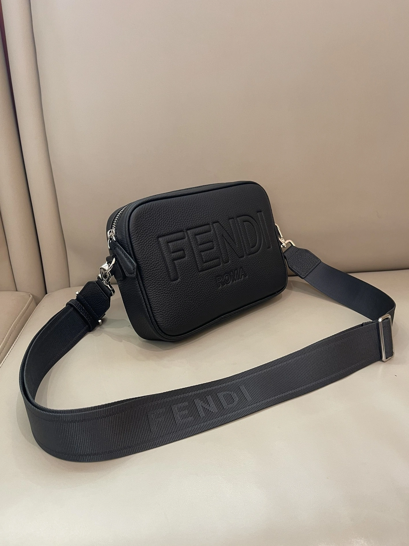 Stylish 8650 Fendi AAA Man Messenger Bags