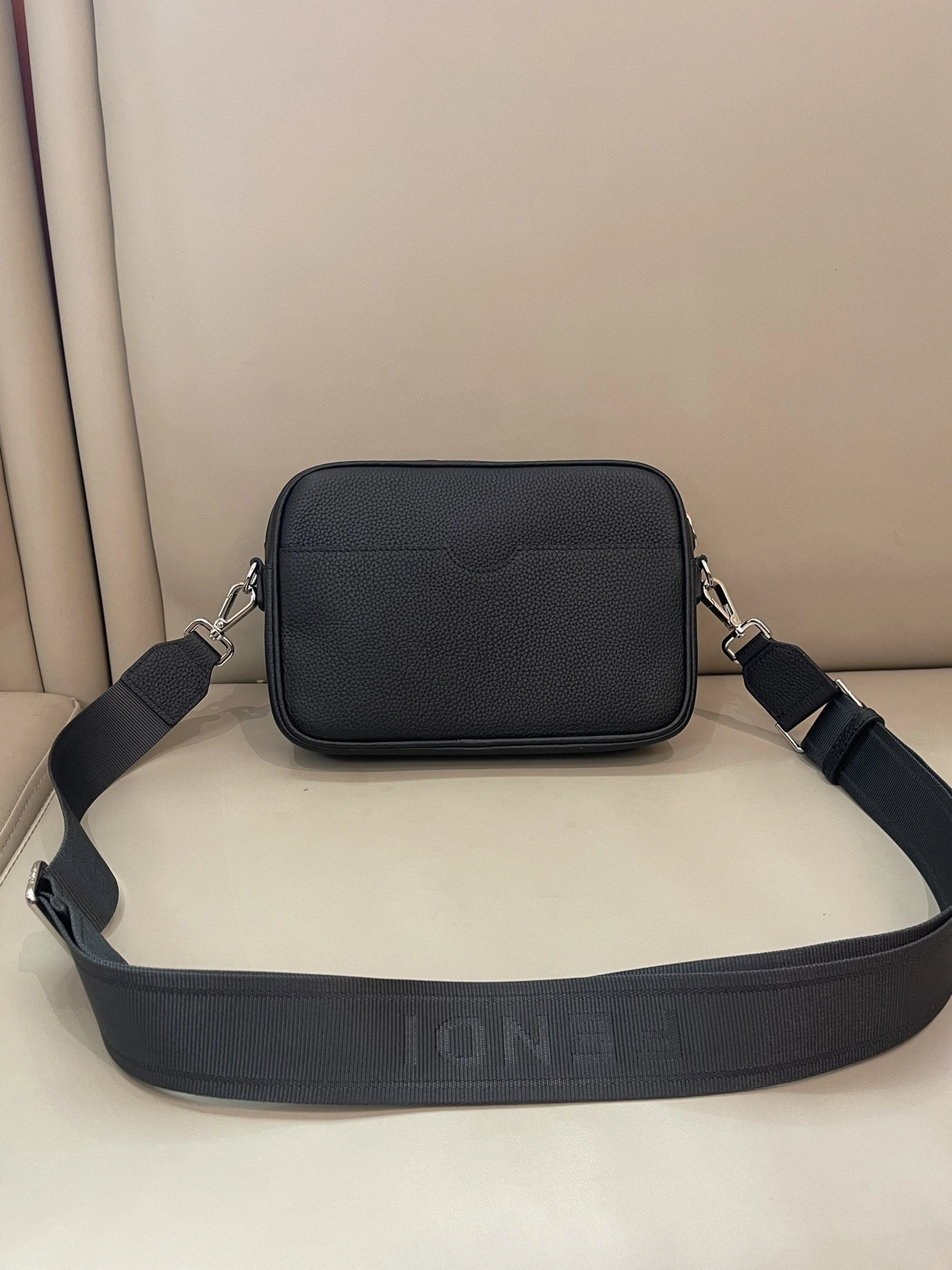 Stylish 8650 Fendi AAA Man Messenger Bags