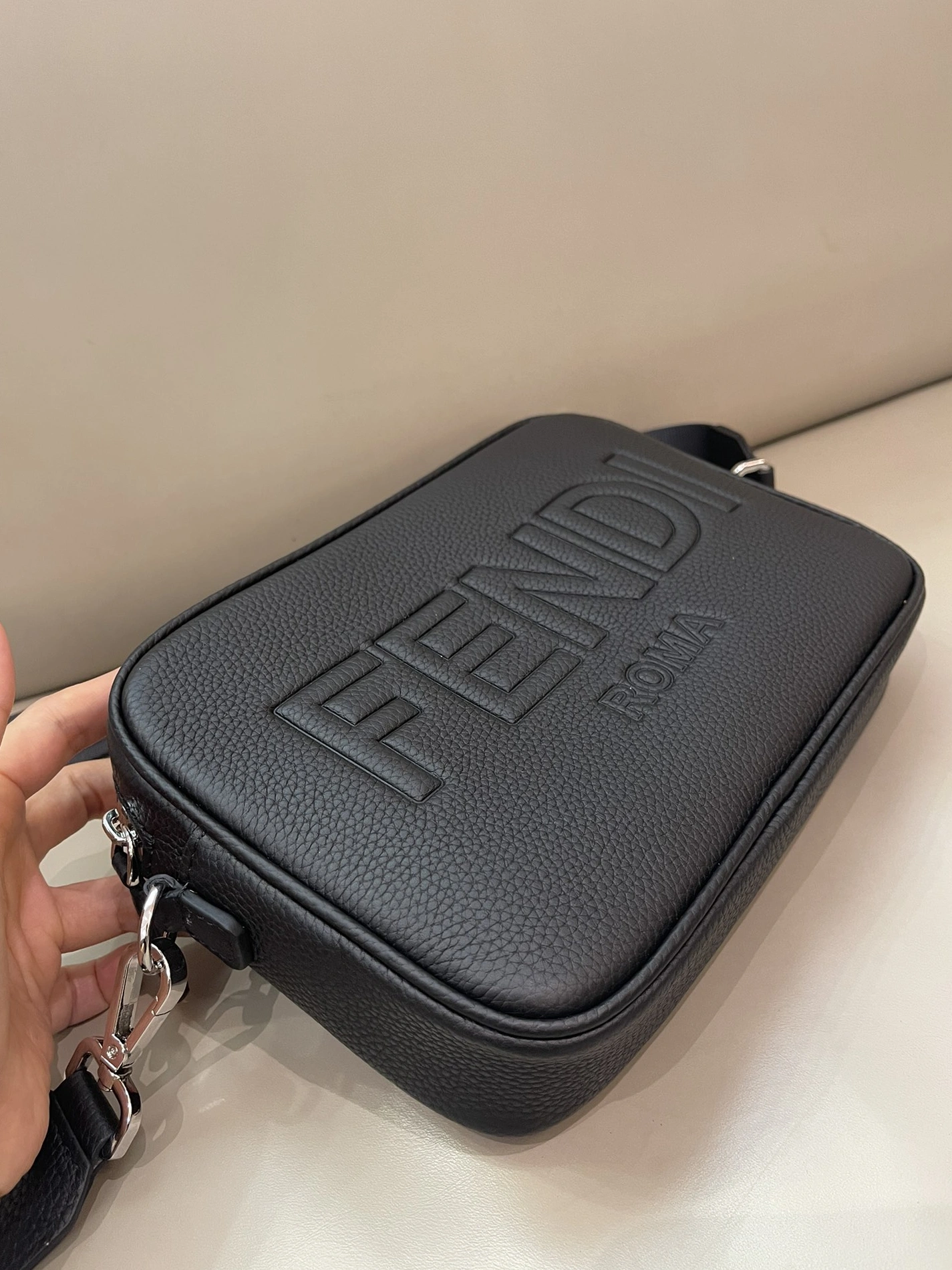 Stylish 8650 Fendi AAA Man Messenger Bags
