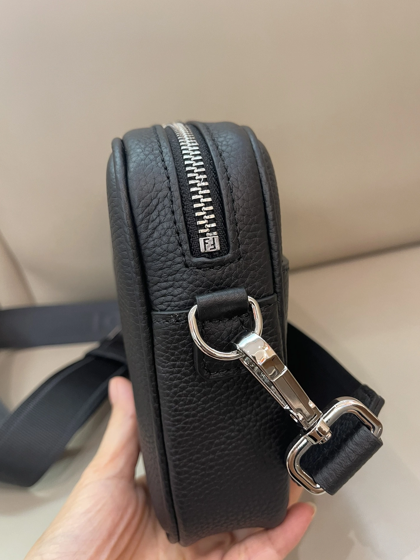 Stylish 8650 Fendi AAA Man Messenger Bags