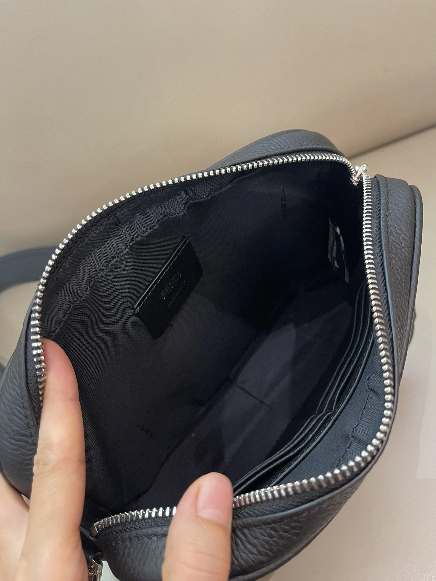 Stylish 8650 Fendi AAA Man Messenger Bags