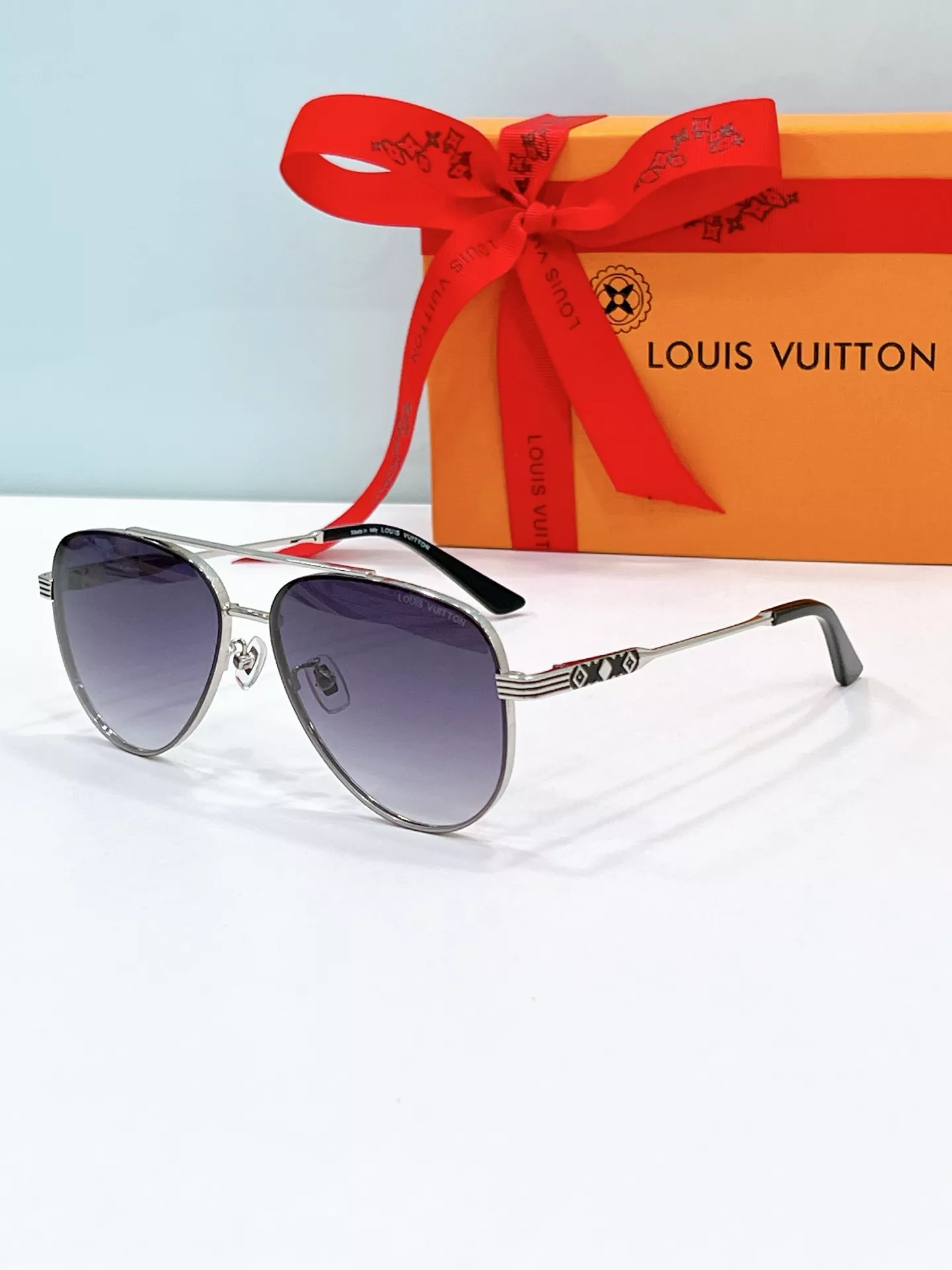 Stylish 866 Louis Vuitton AAA Quality Sunglasses