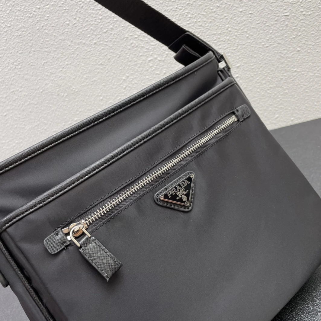 Stylish 8805 Prada AAA Man Messenger Bags