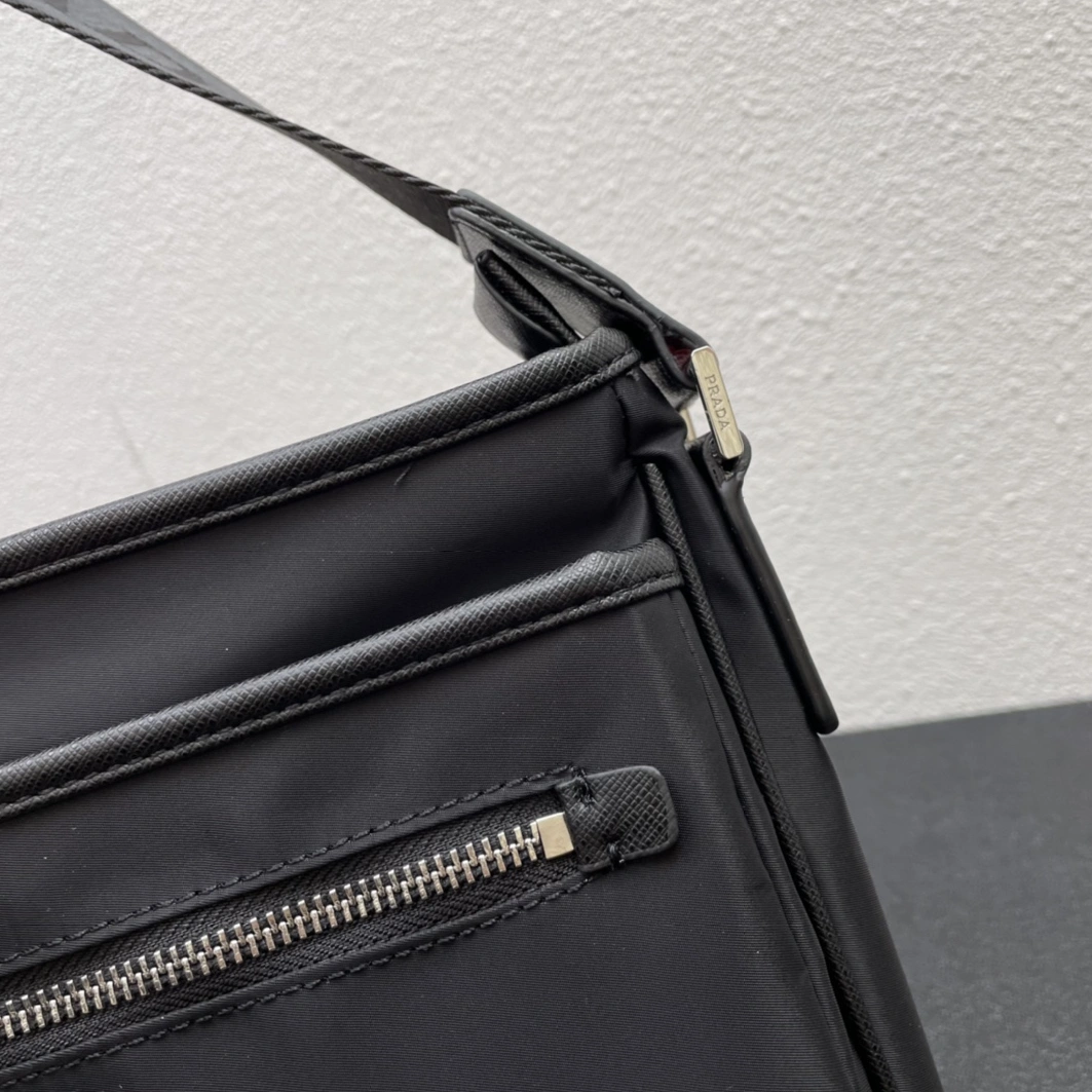 Stylish 8805 Prada AAA Man Messenger Bags