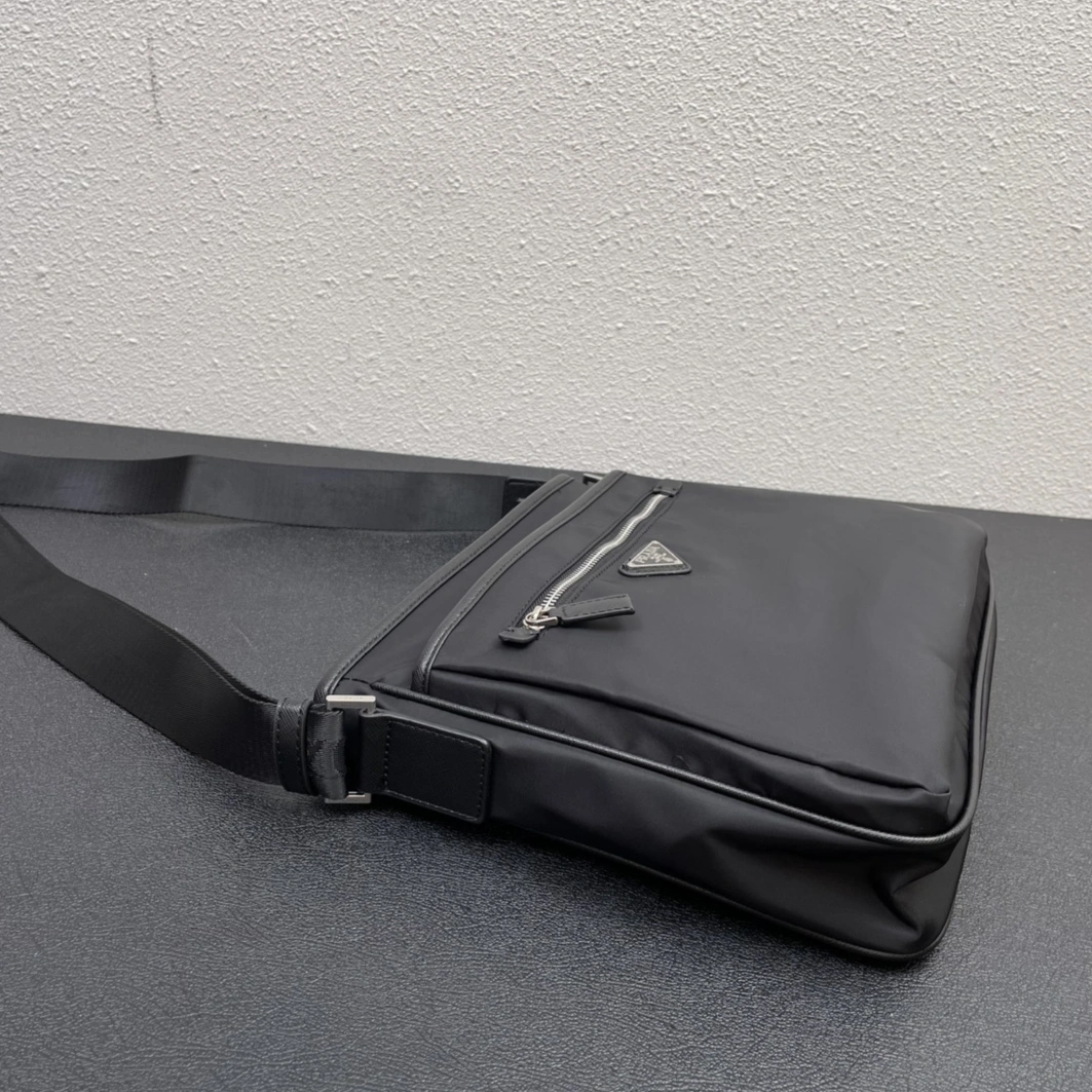 Stylish 8805 Prada AAA Man Messenger Bags
