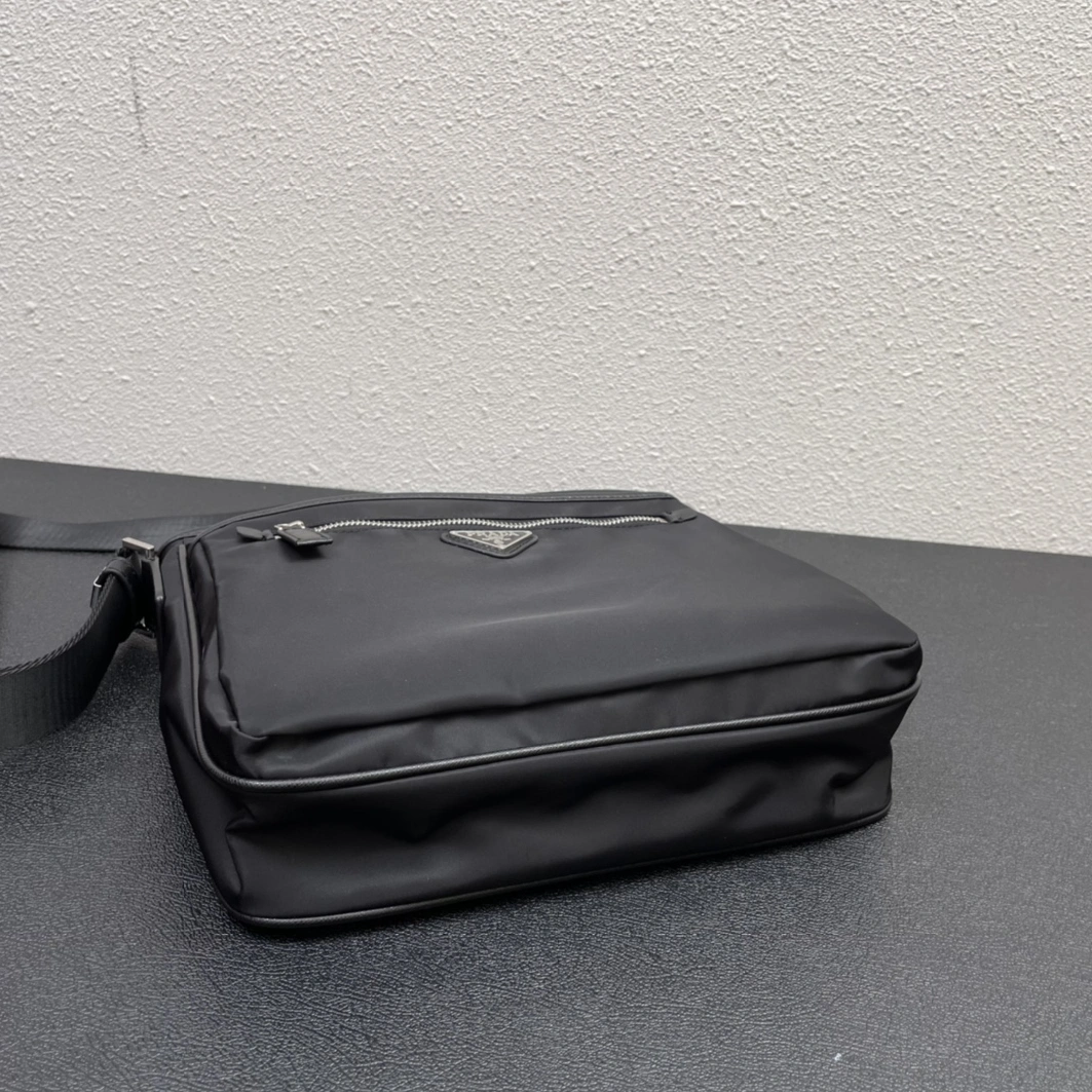 Stylish 8805 Prada AAA Man Messenger Bags