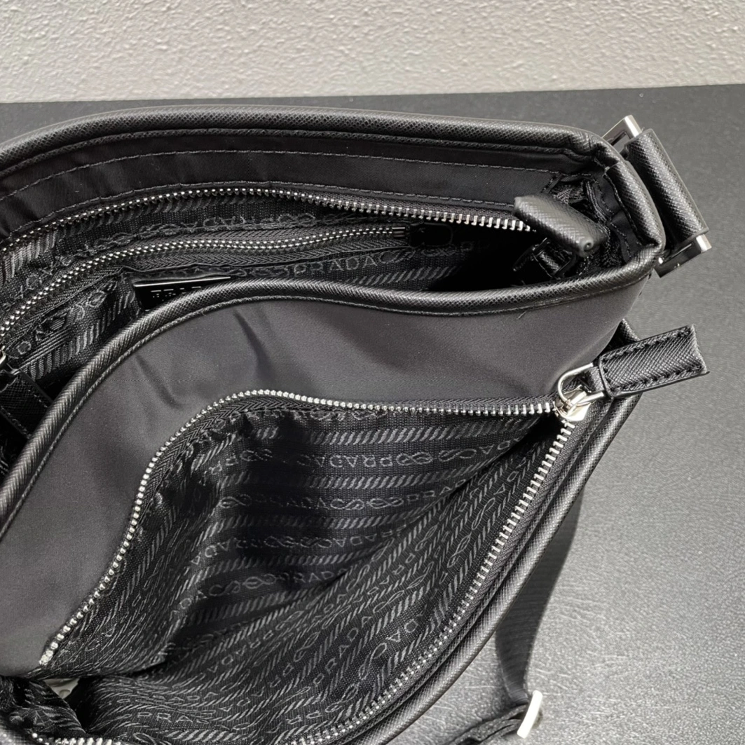 Stylish 8805 Prada AAA Man Messenger Bags