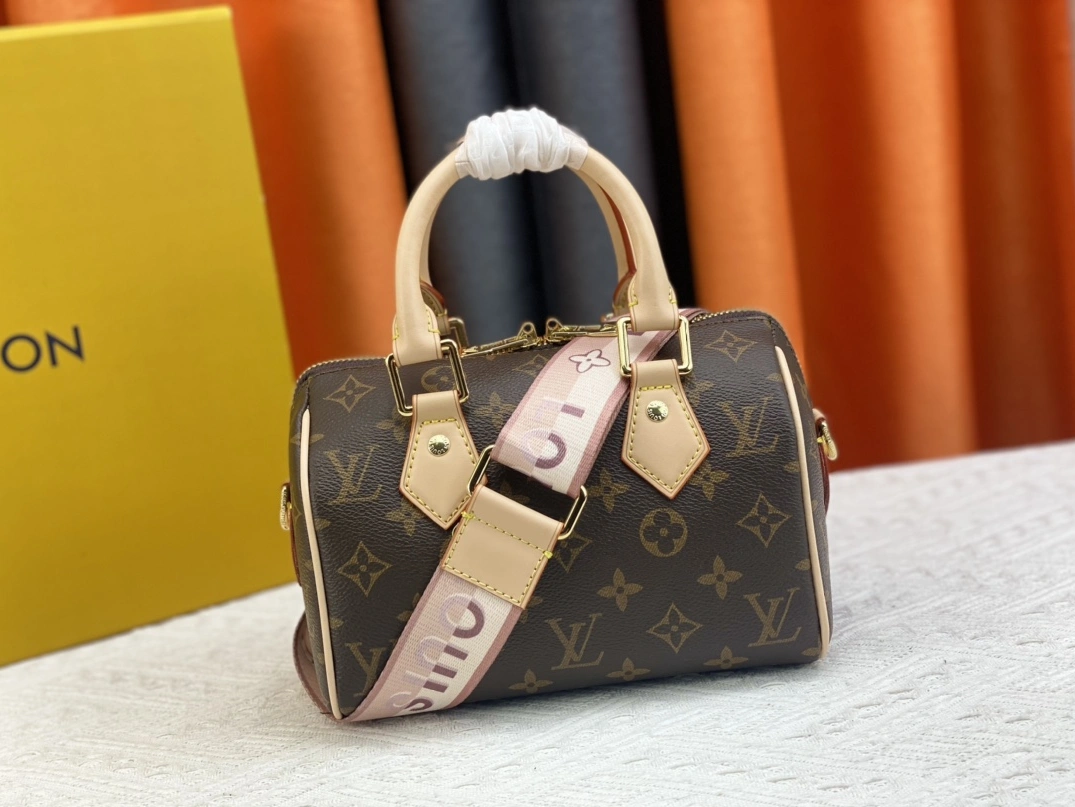 Stylish 8826 Louis Vuitton AAA Quality Handbags For Women
