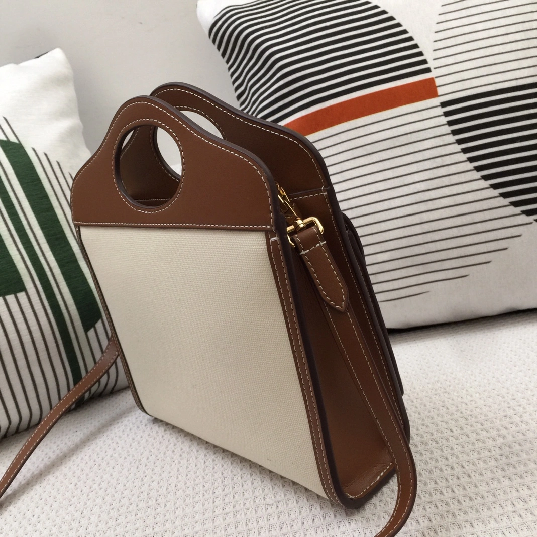 Stylish 8920 Burberry AAA Quality Messenger Bags For Women
