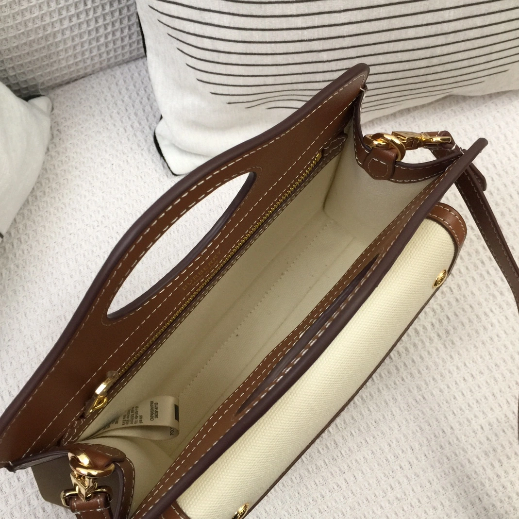 Stylish 8920 Burberry AAA Quality Messenger Bags For Women