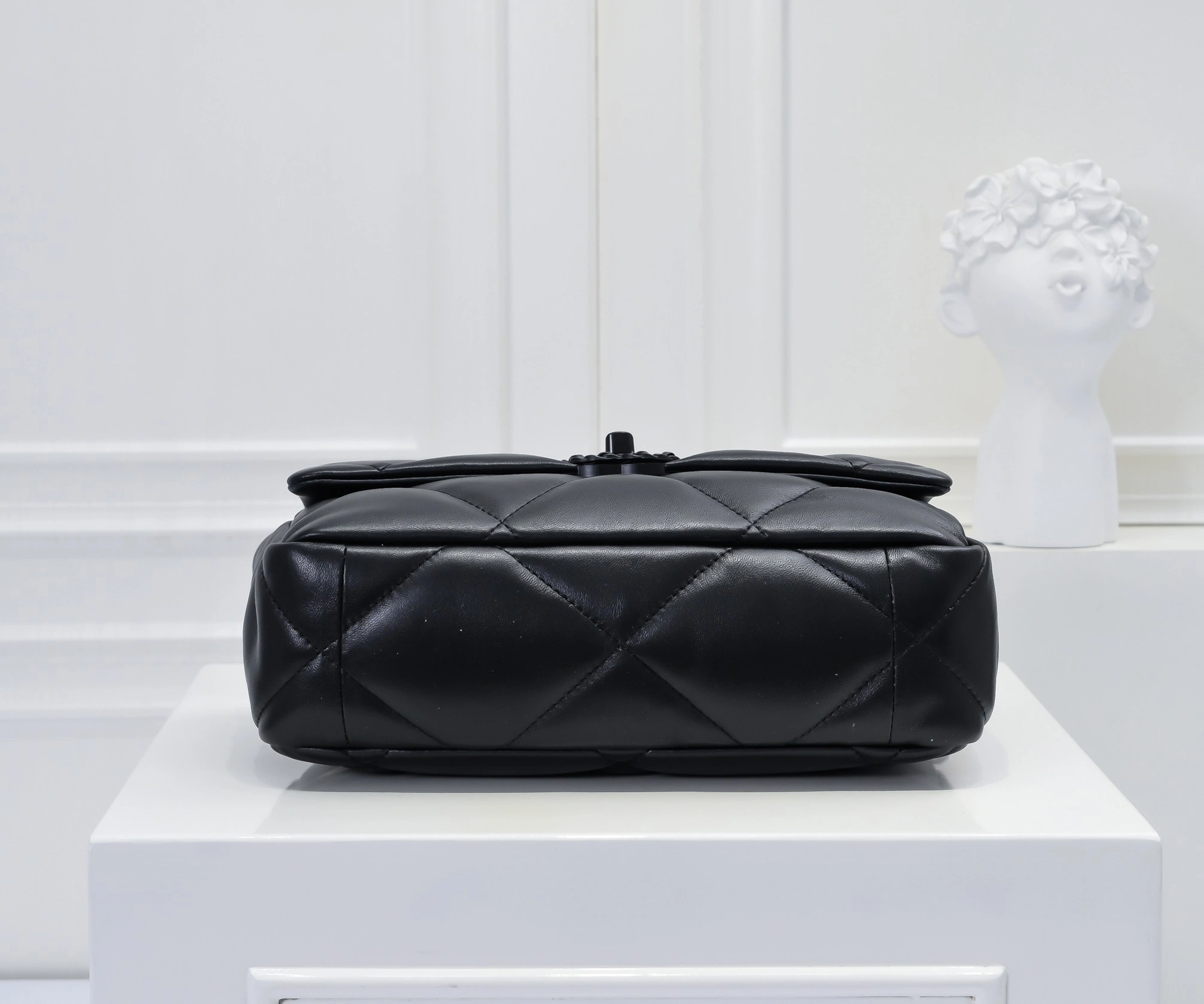 Stylish 8956 Chanel AAA Quality Messenger Bags