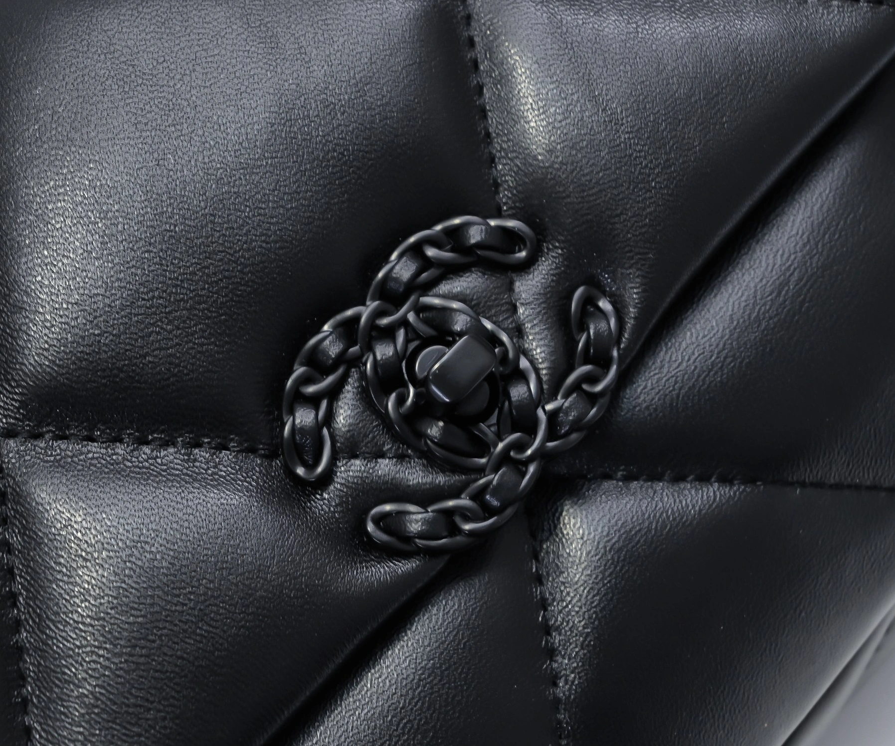 Stylish 8956 Chanel AAA Quality Messenger Bags