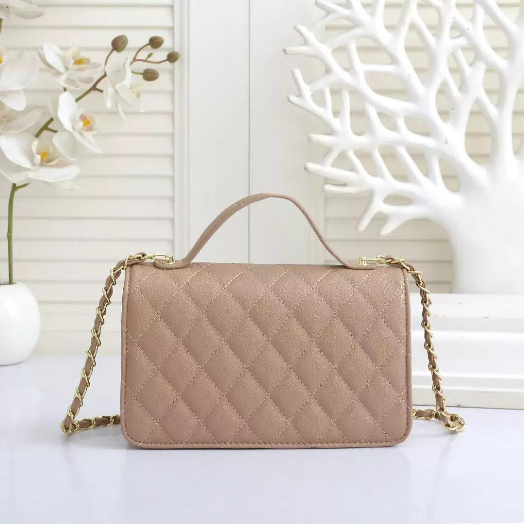 Stylish 901 Chanel Messenger Bags For Women