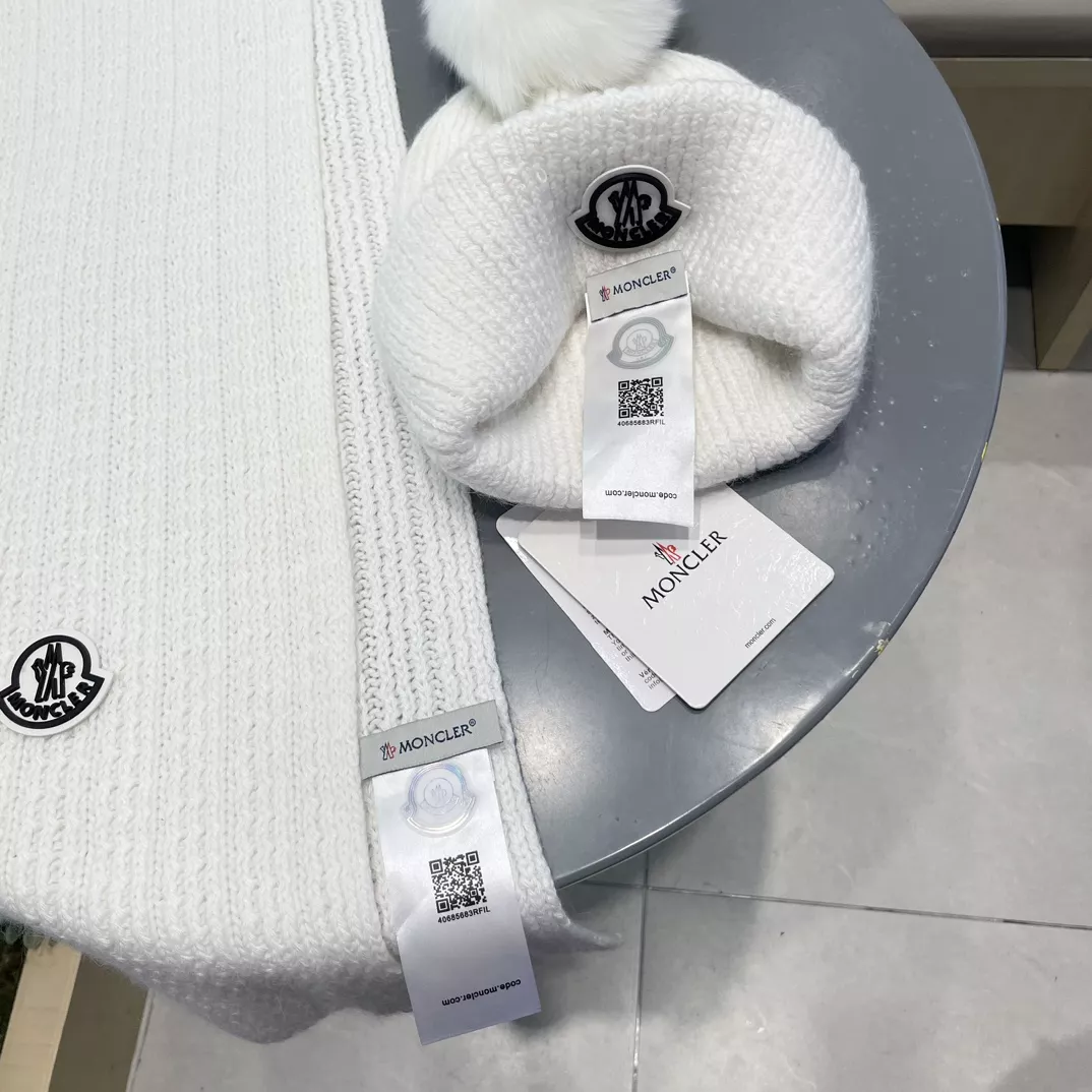 Stylish 9113 Moncler Hat and Scarf and Glove Set