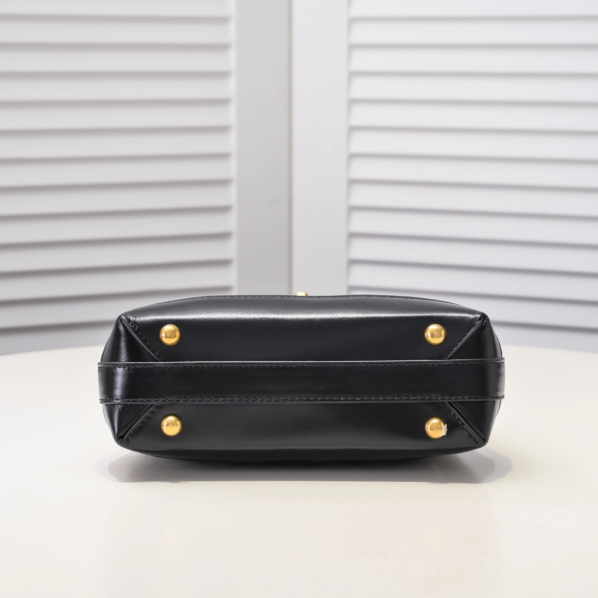 Stylish 973 Chanel AAA Quality Messenger Bags For Women
