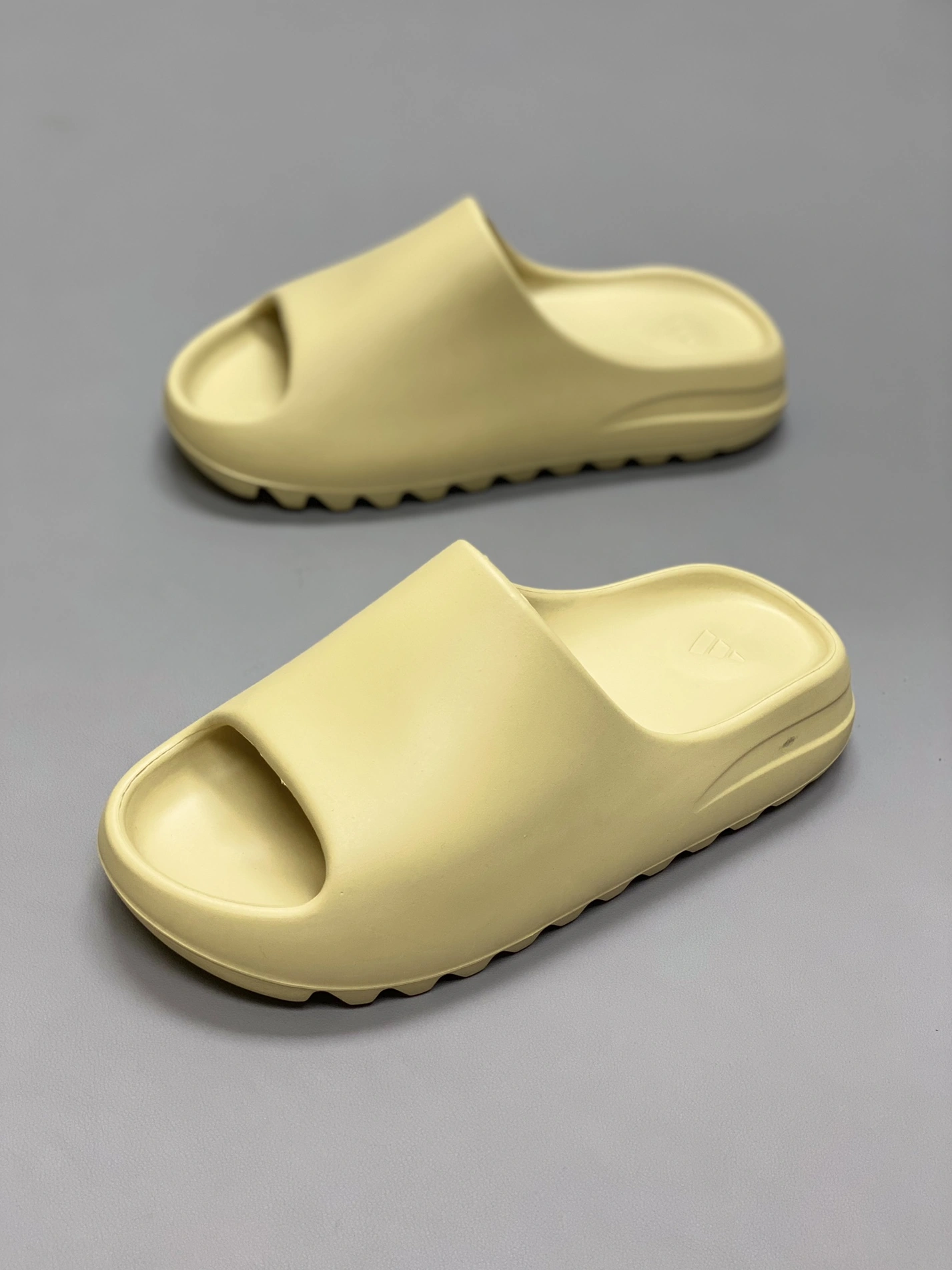 Stylish 9785 Adidas Yeezy Slippers For Men