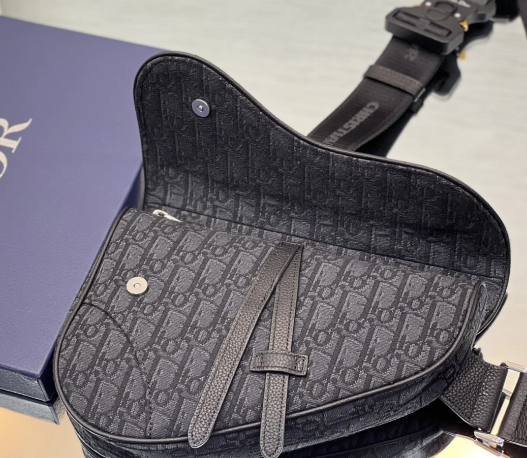 Stylish 981 Christian Dior AAA Man Messenger Bags