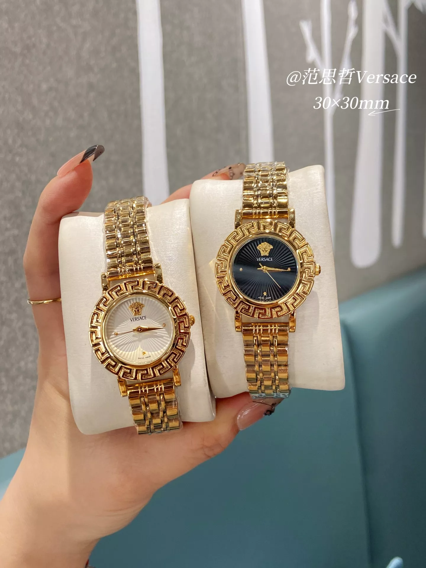 Timeless 1053 Versace Watches In Gold