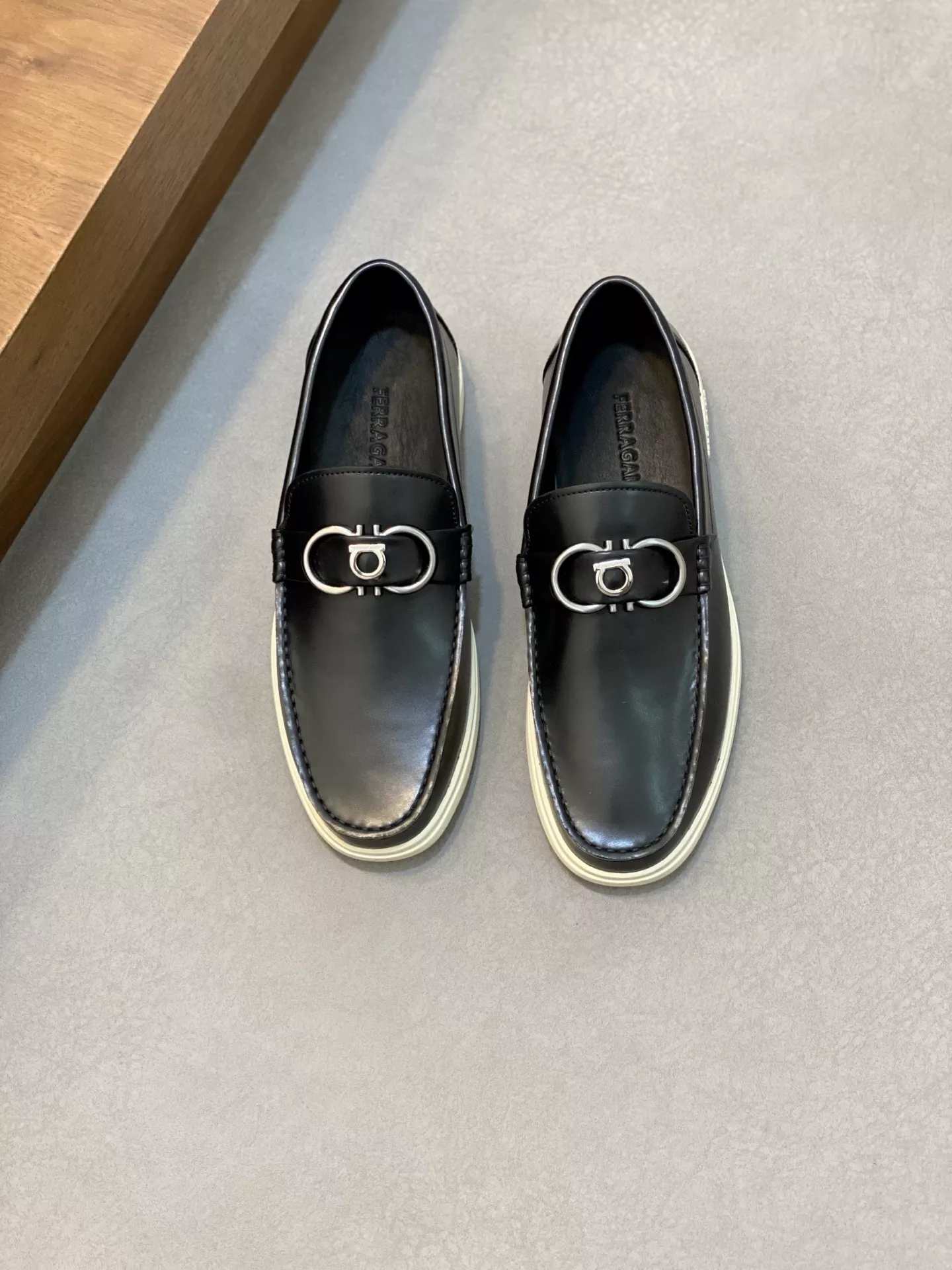 Timeless 1598 Salvatore Ferragamo Casual Shoes For Men