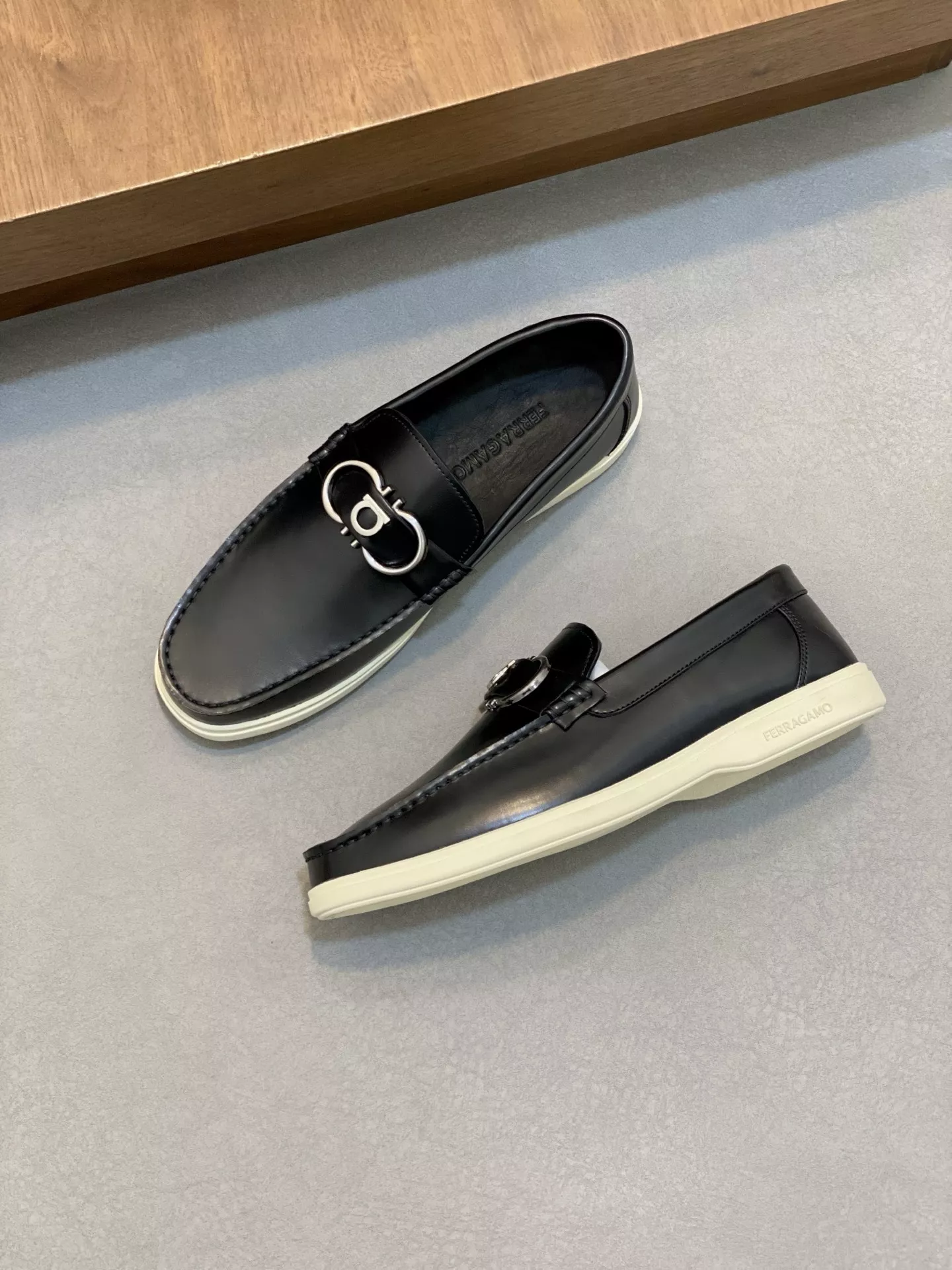 Timeless 1598 Salvatore Ferragamo Casual Shoes For Men