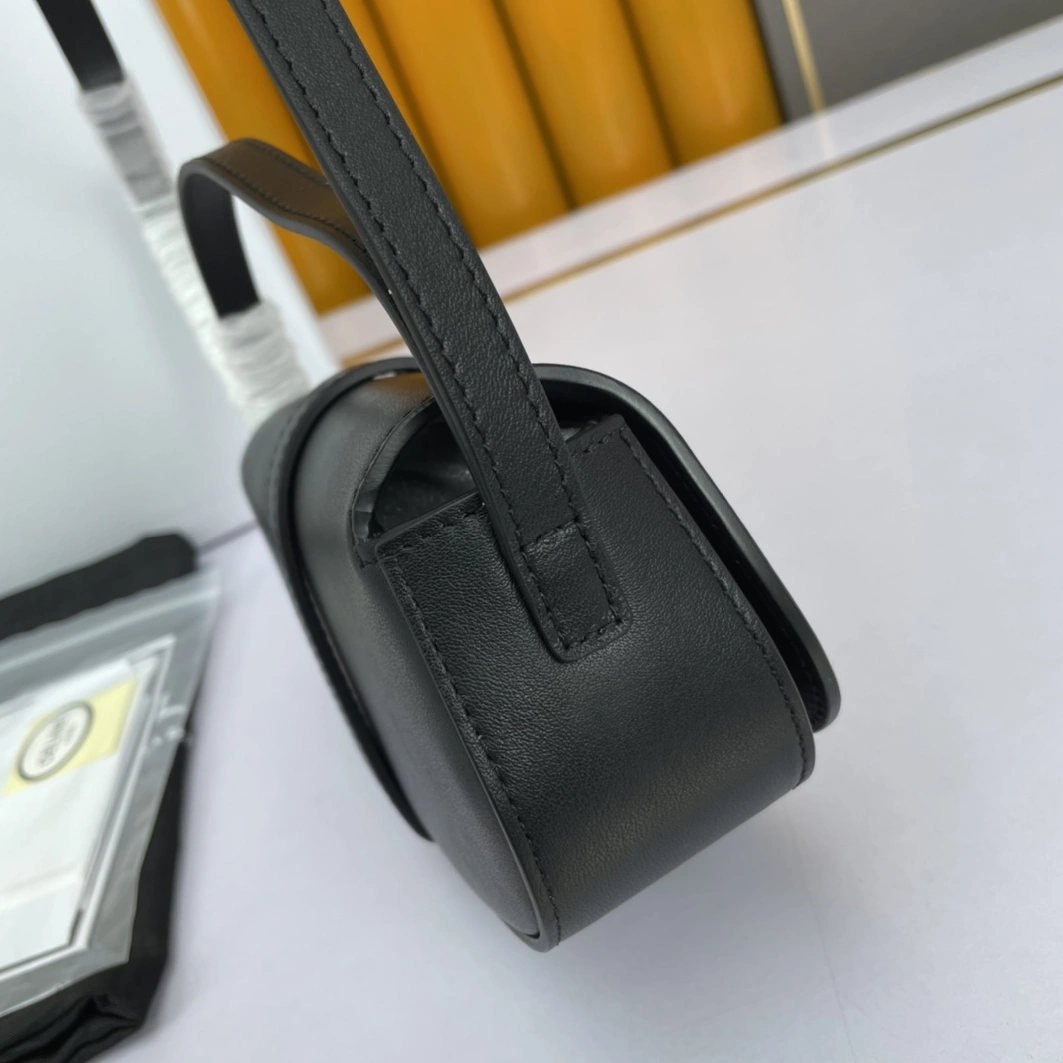 Timeless 1829 Celine AAA Quality Messenger Bags For Women