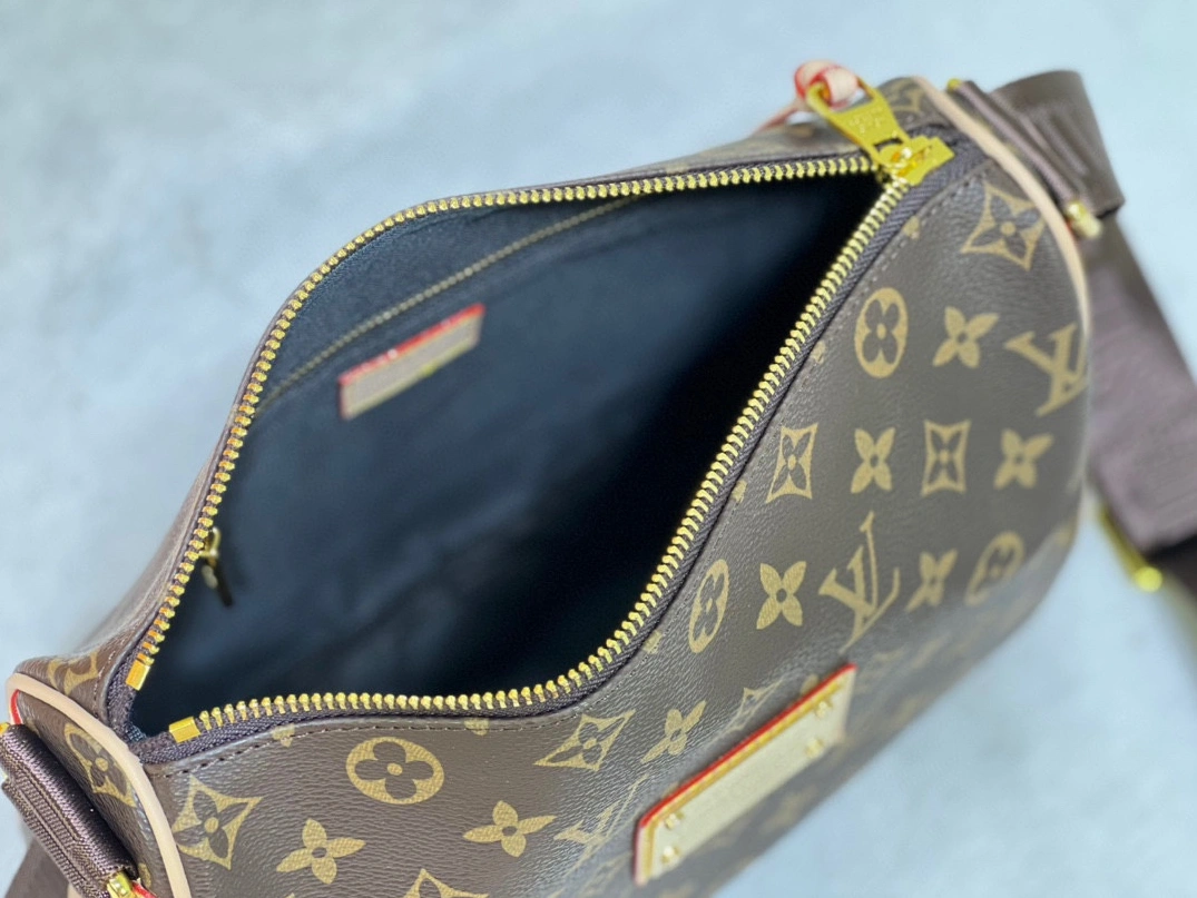 Timeless 1957 Louis Vuitton AAA Quality Messenger Bags For Women