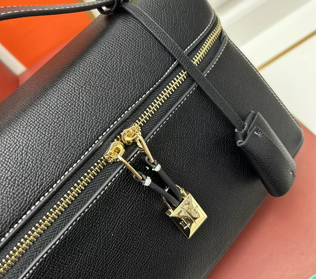 Timeless 1989 Loro Piana AAA Quality Messenger Bags For Women