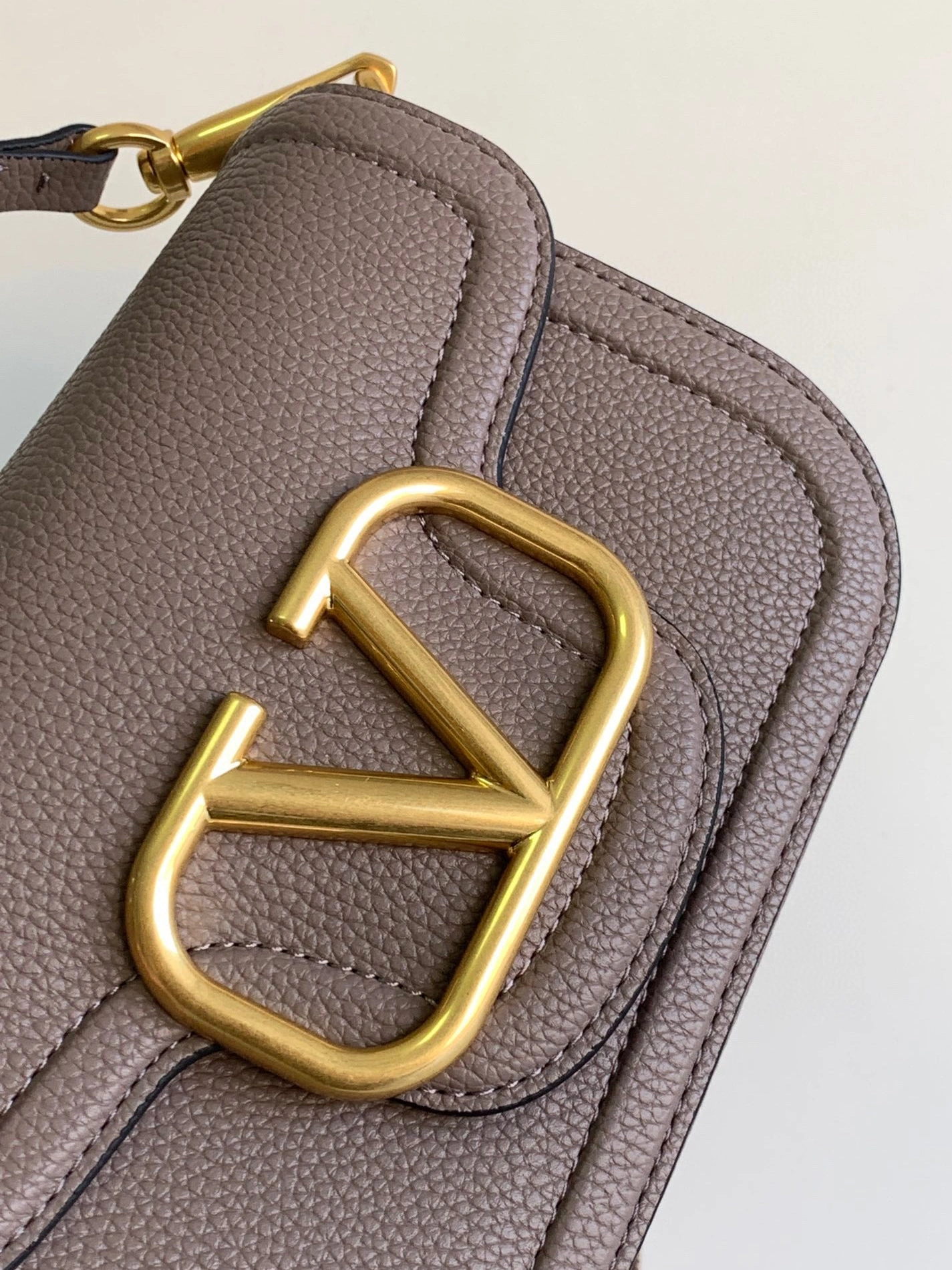 Timeless 2101 Valentino AAA Quality Messenger Bags For Women