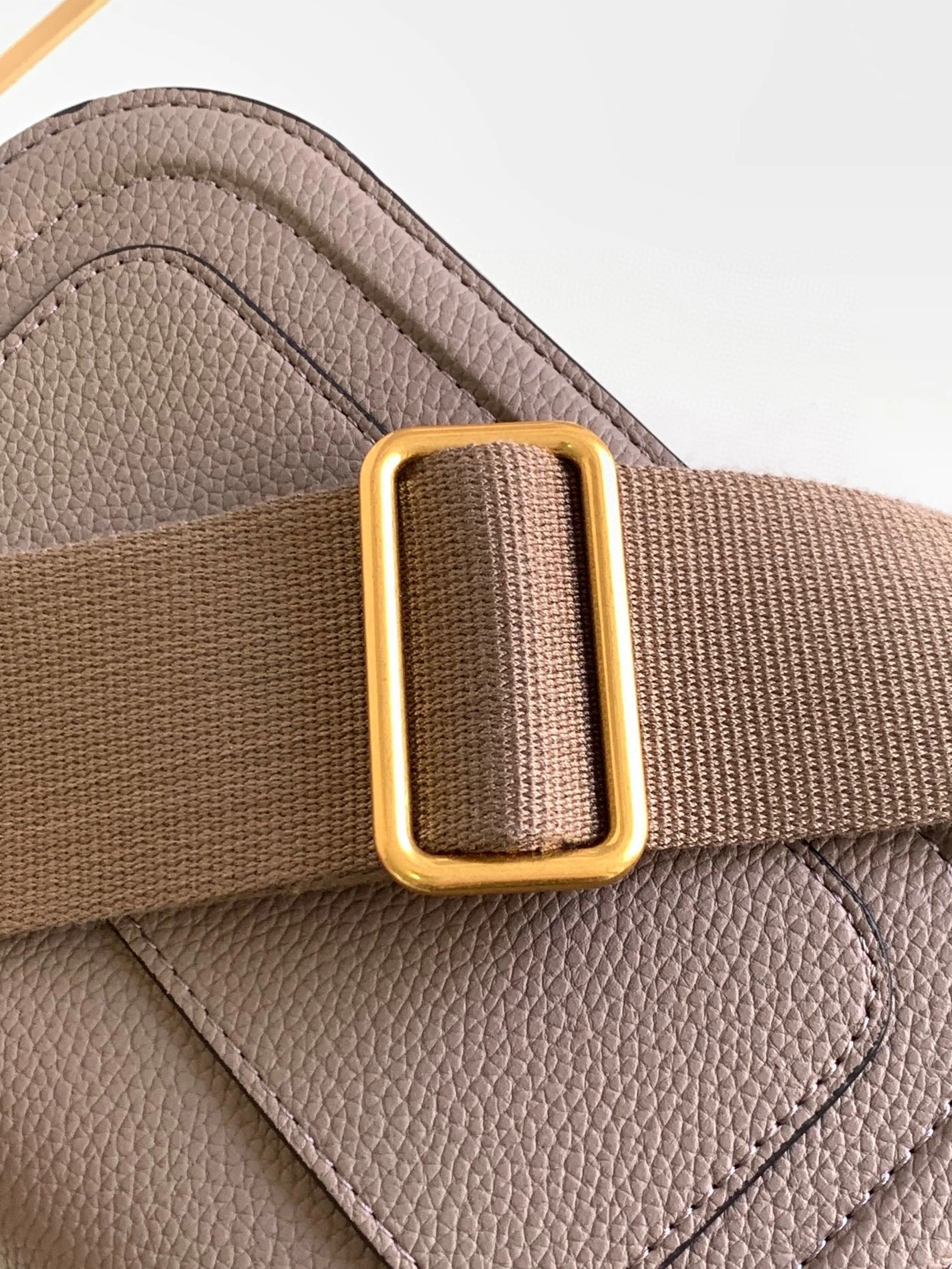 Timeless 2101 Valentino AAA Quality Messenger Bags For Women