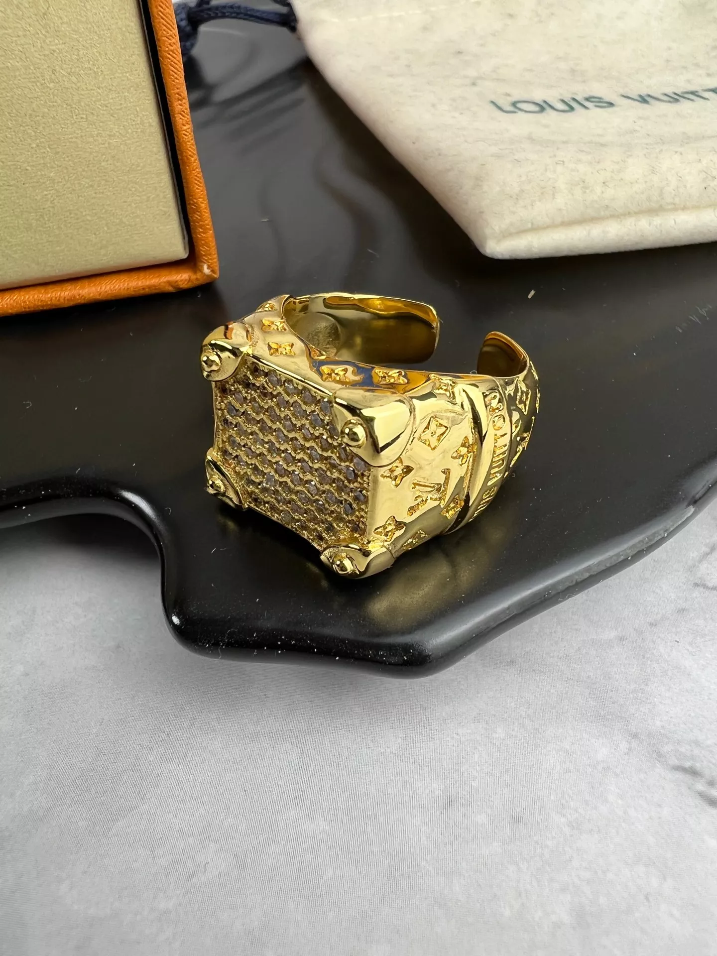 Timeless 2313 Louis Vuitton LV Rings
