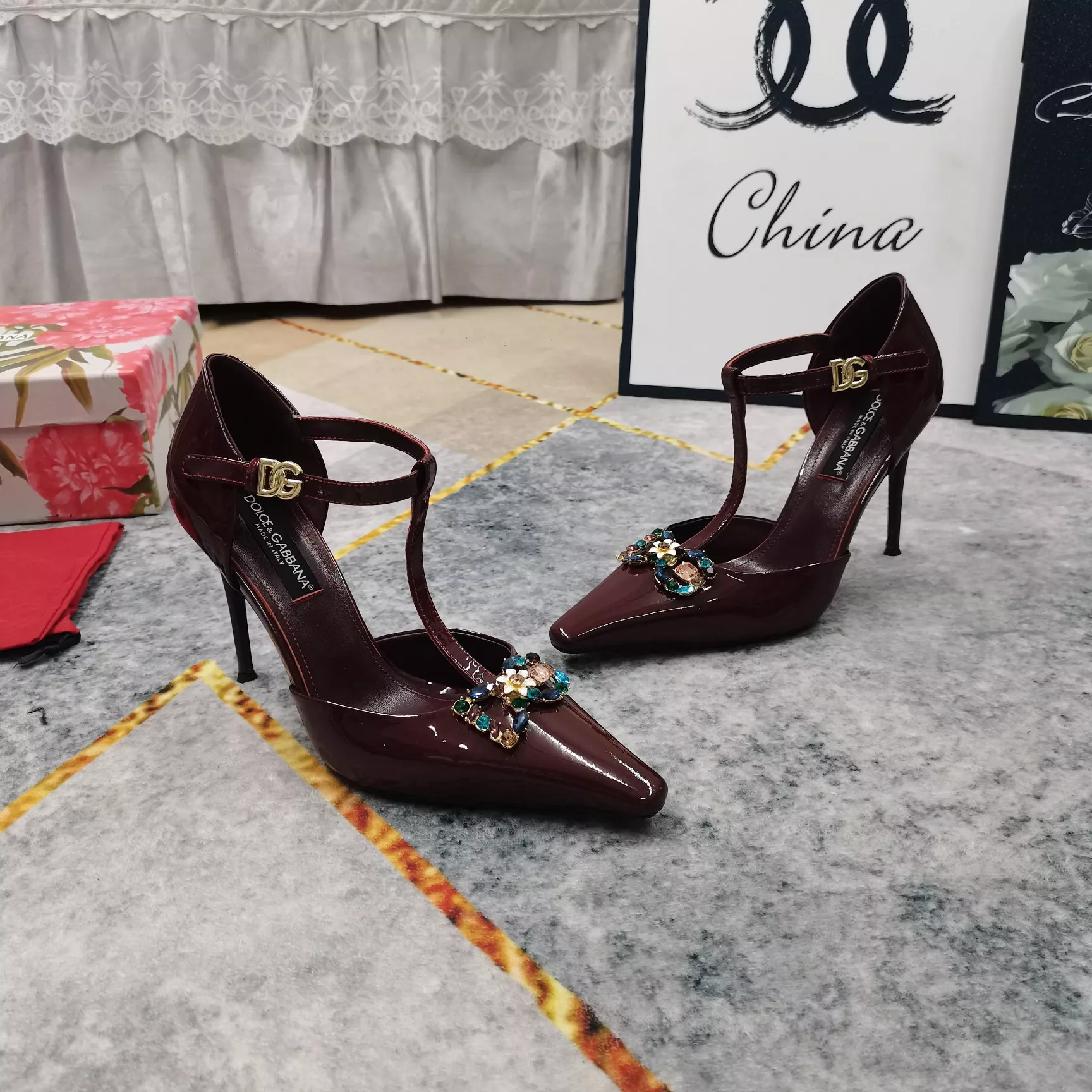 Timeless 2420 Dolce & Gabbana D&G Sandal For Women