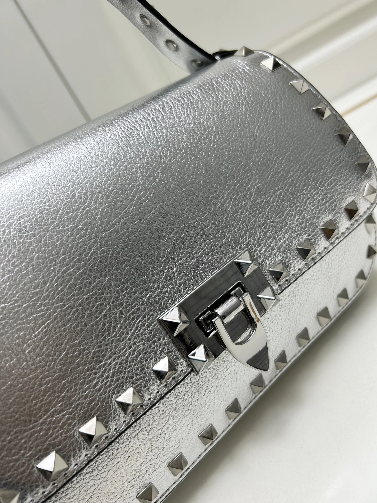 Timeless 306 Valentino AAA Quality Messenger Bags For Women