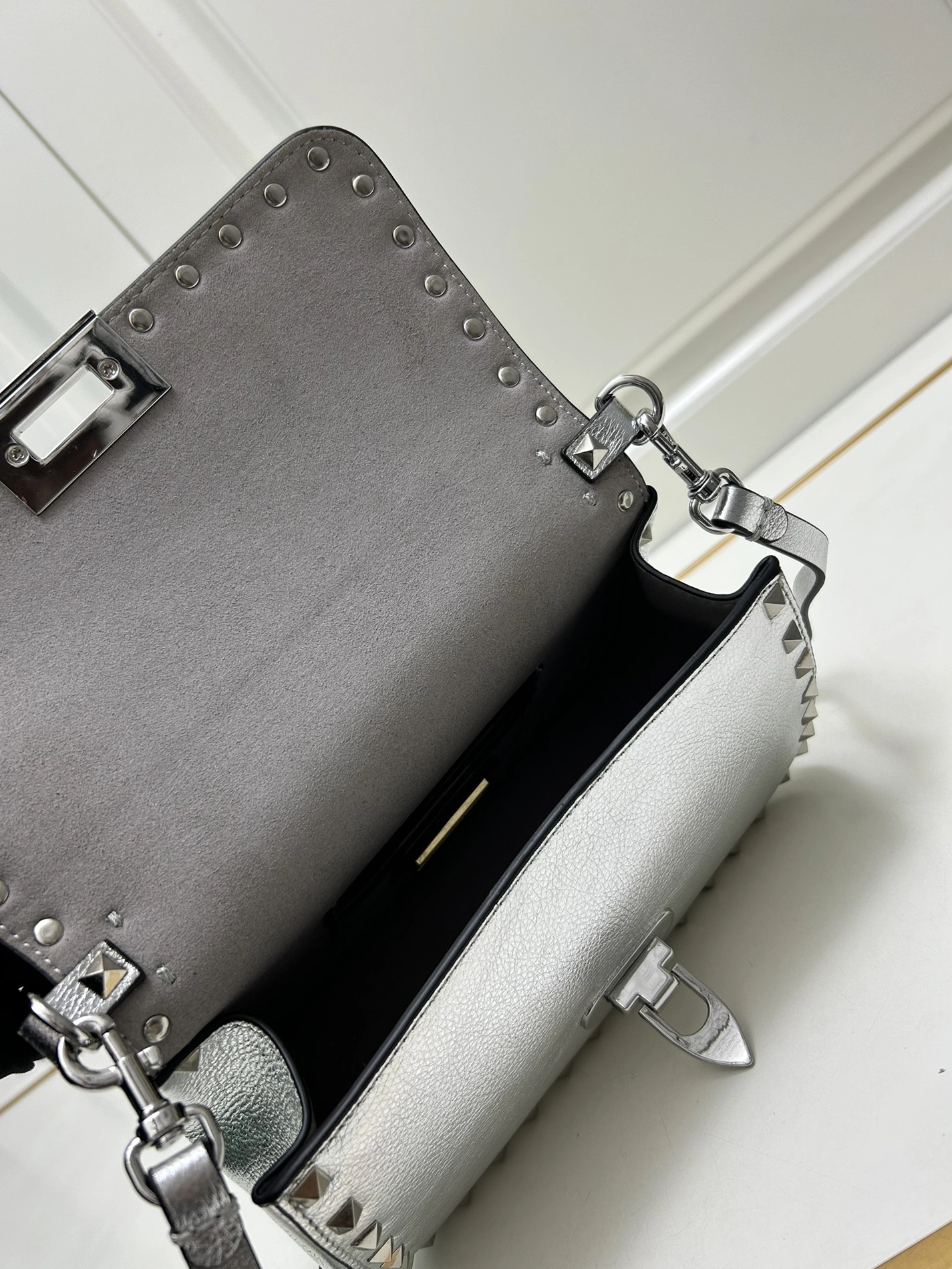 Timeless 306 Valentino AAA Quality Messenger Bags For Women