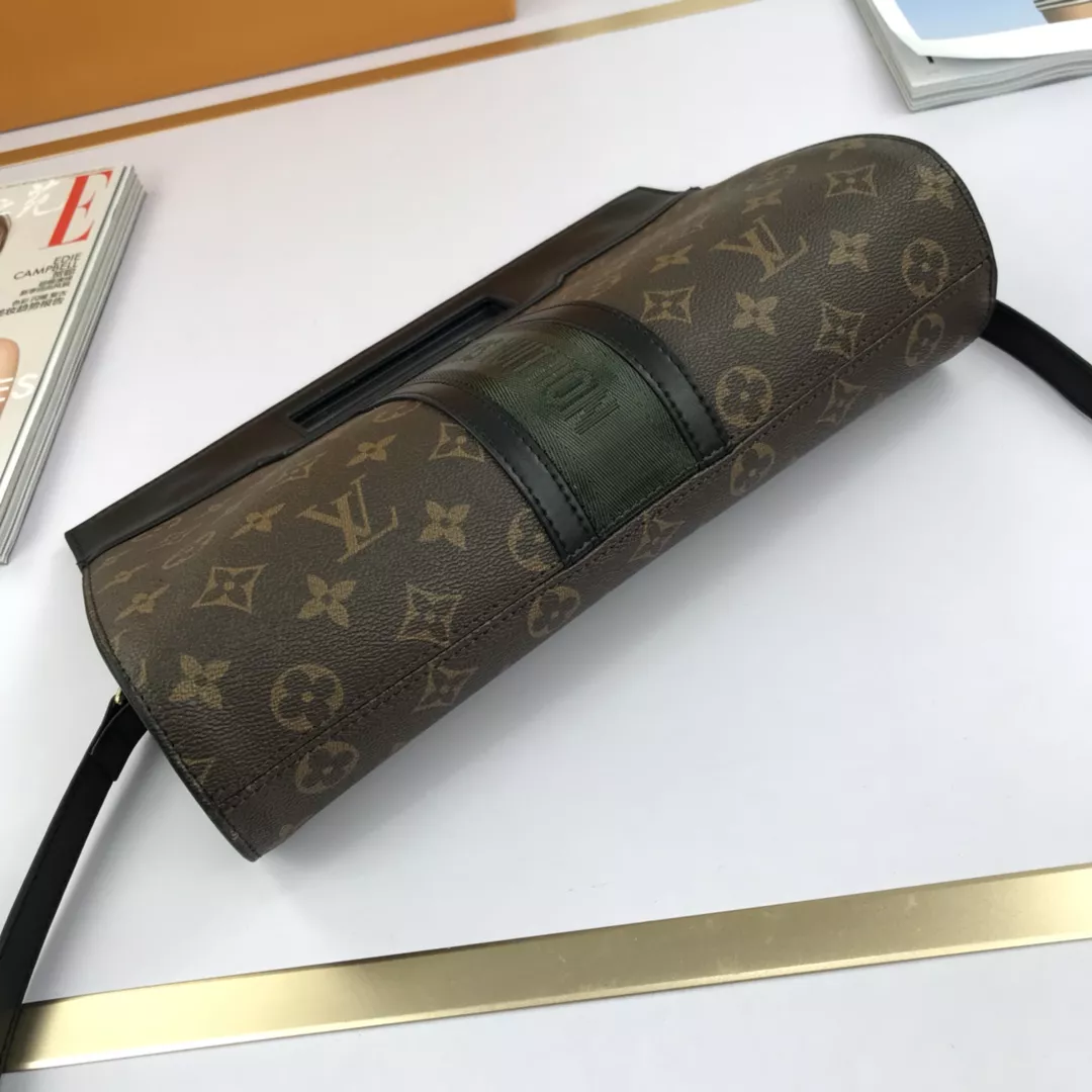 Timeless 321 Louis Vuitton AAA Quality Messenger Bags For Women