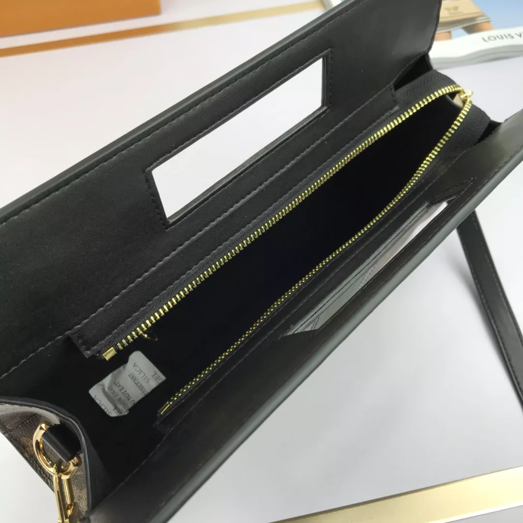 Timeless 321 Louis Vuitton AAA Quality Messenger Bags For Women