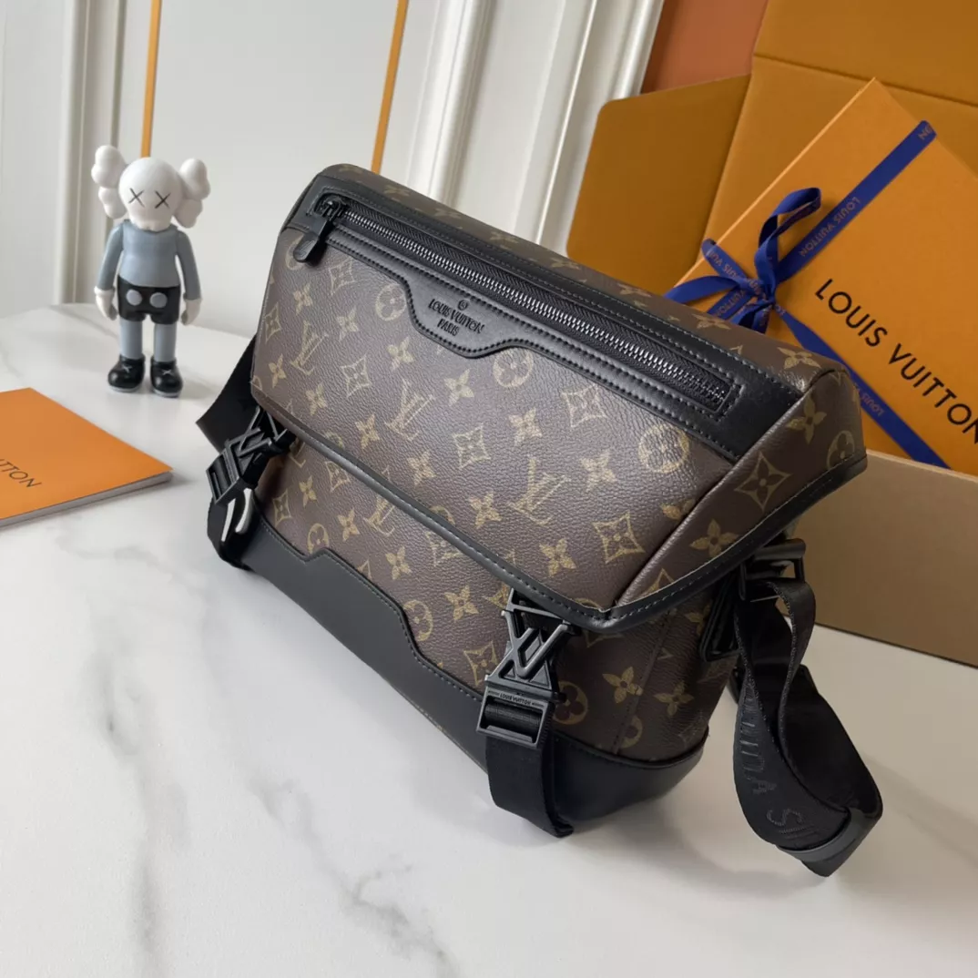 Timeless 3809 Louis Vuitton AAA Man Messenger Bags