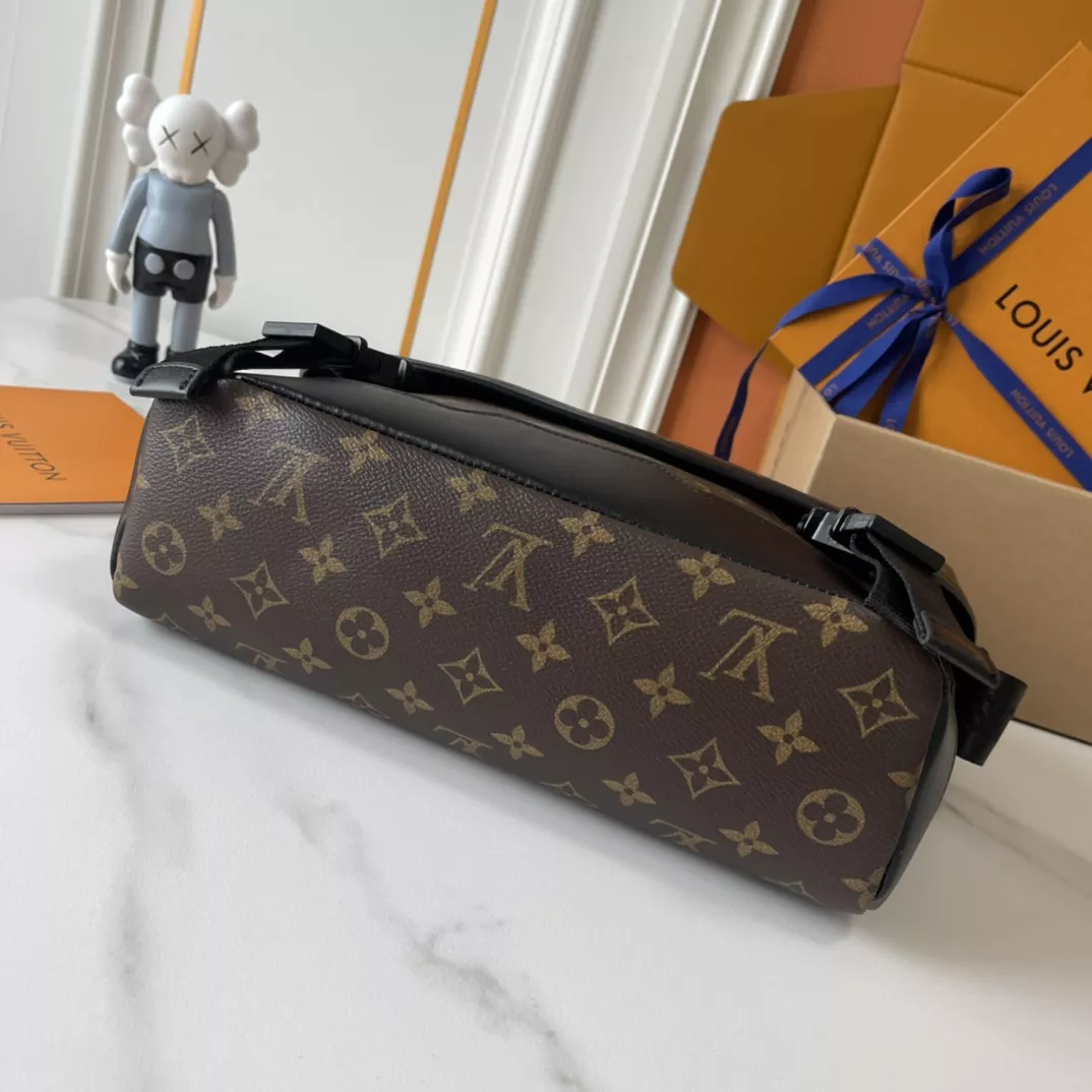 Timeless 3809 Louis Vuitton AAA Man Messenger Bags