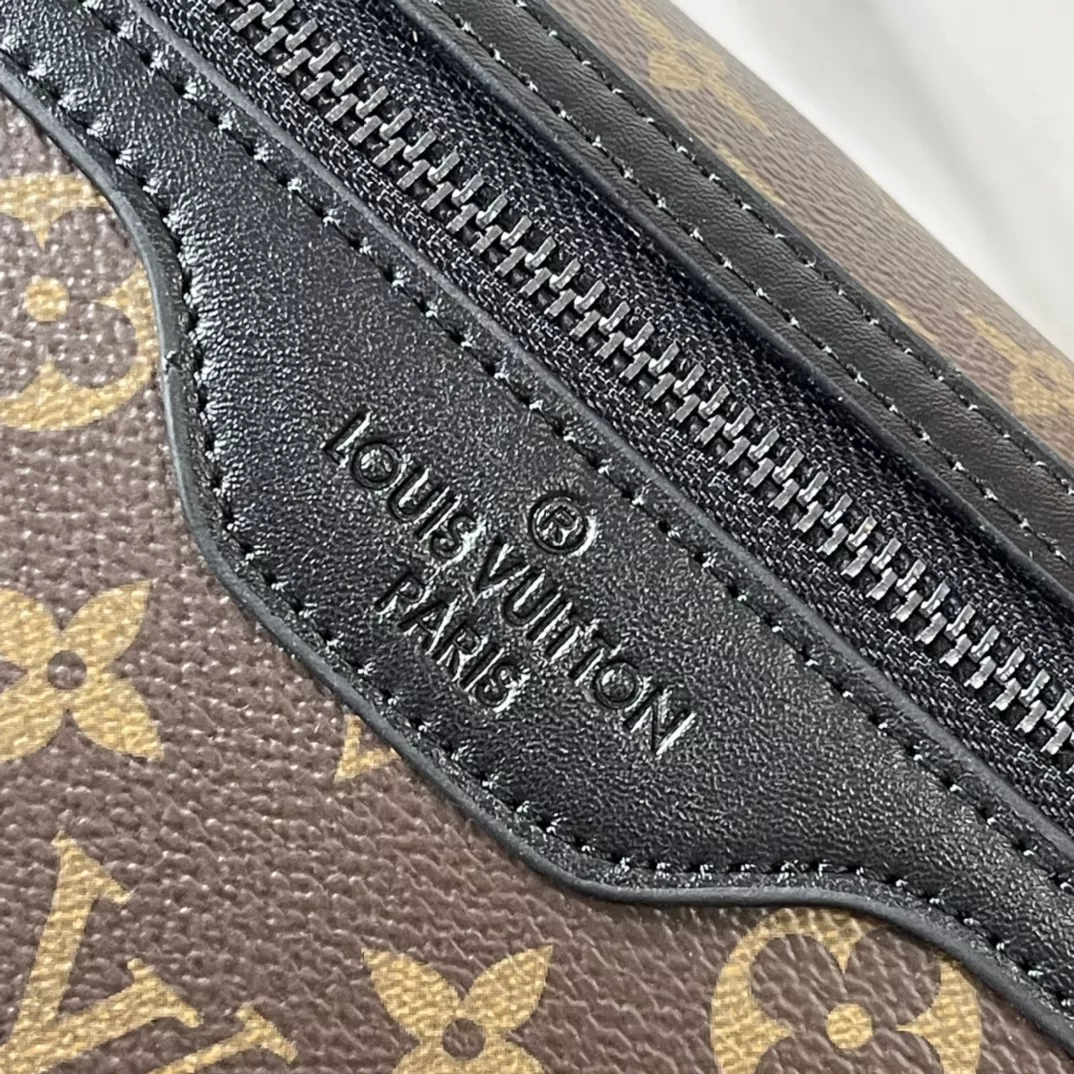 Timeless 3809 Louis Vuitton AAA Man Messenger Bags