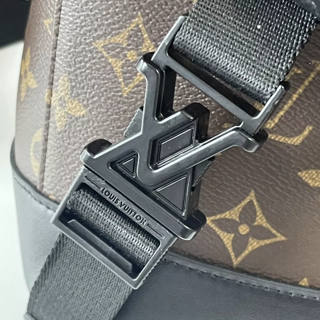 Timeless 3809 Louis Vuitton AAA Man Messenger Bags