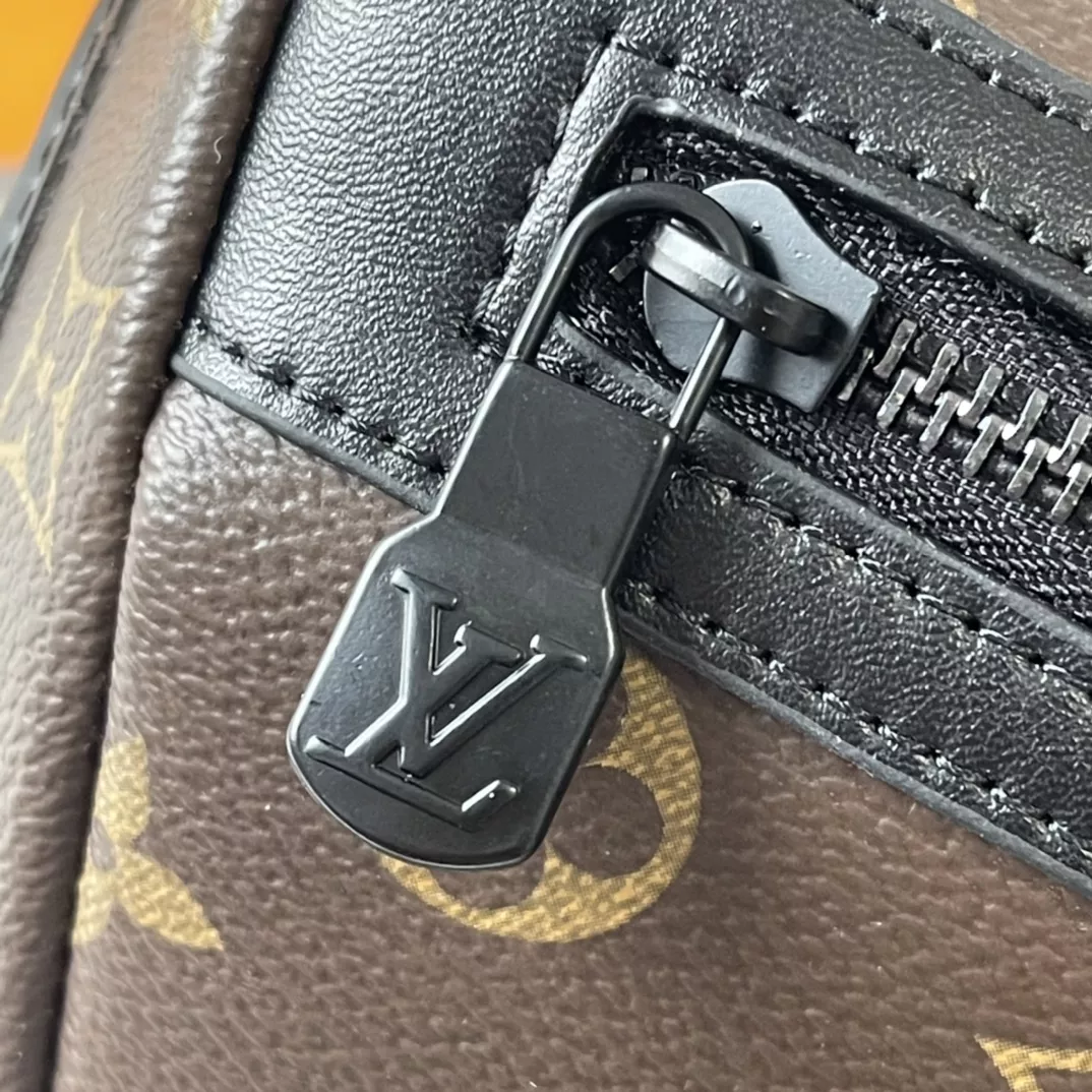 Timeless 3809 Louis Vuitton AAA Man Messenger Bags